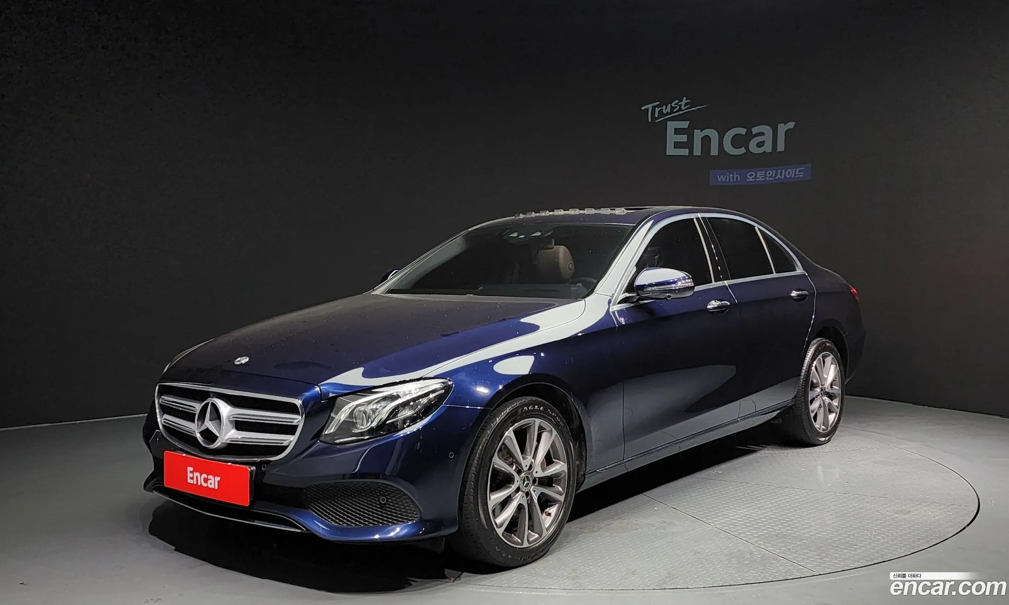 Mercedes E-Class W213 E300 4Matic Avant Garde - фотография 18762351