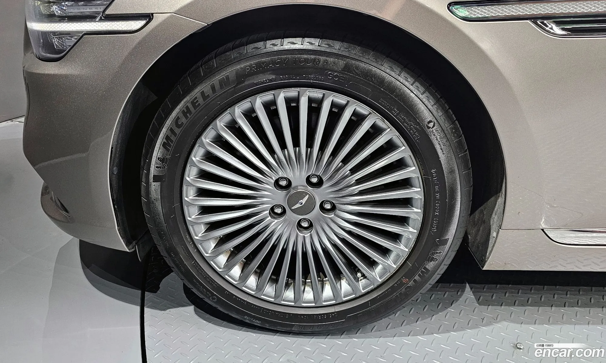 Genesis G90 I 38 Awd 2019 - фотография 19749985