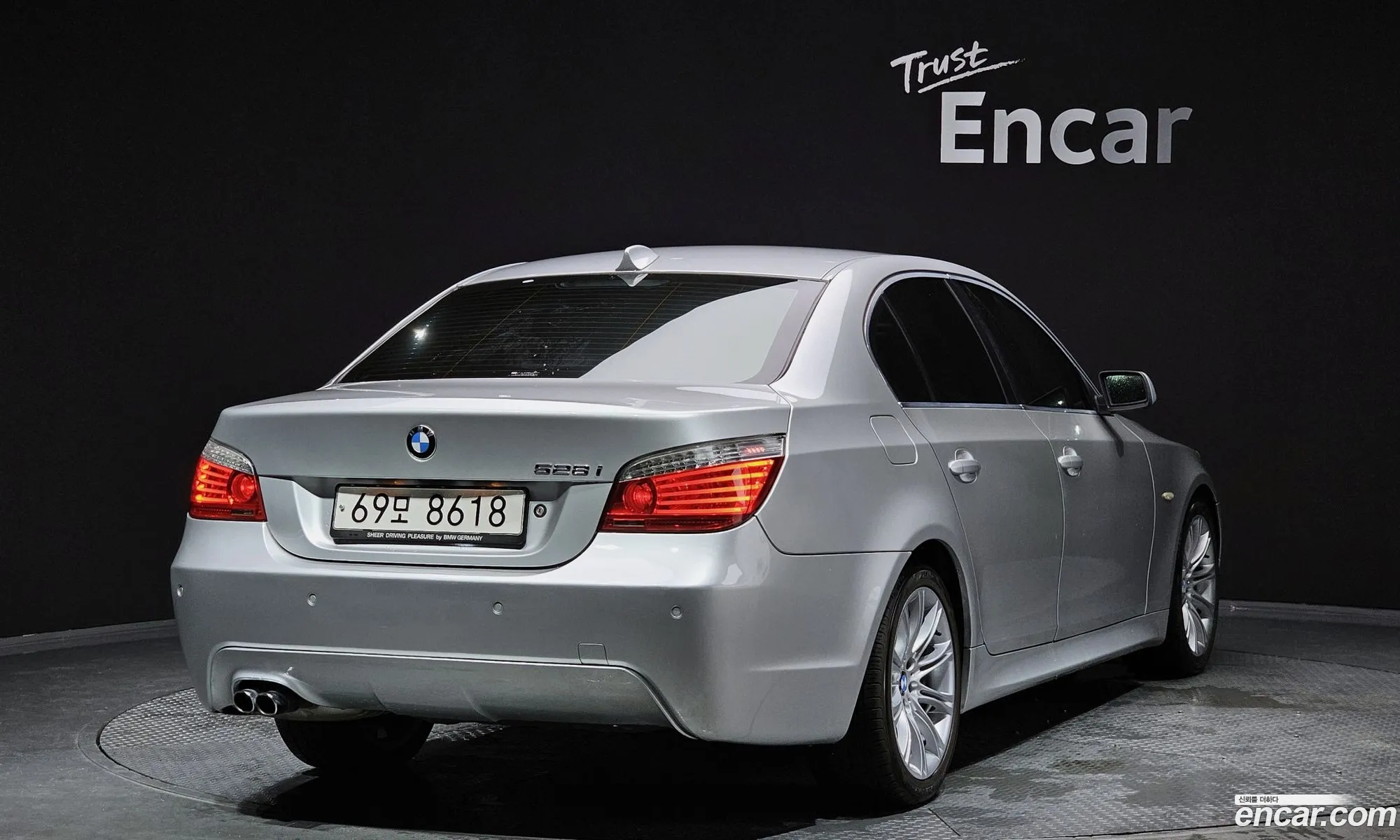 BMW 5Er 528I Sedan Se 2010 - фотография 19768947