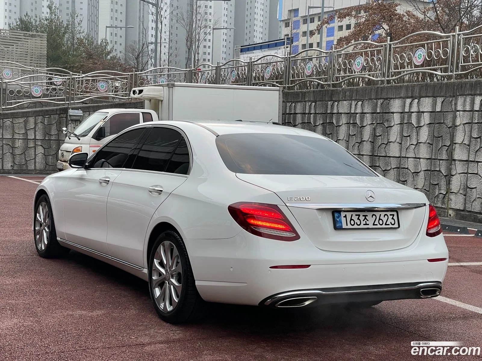 Mercedes-Benz E-Klasse E200 Avant Garde 2016 - фотография 18641279