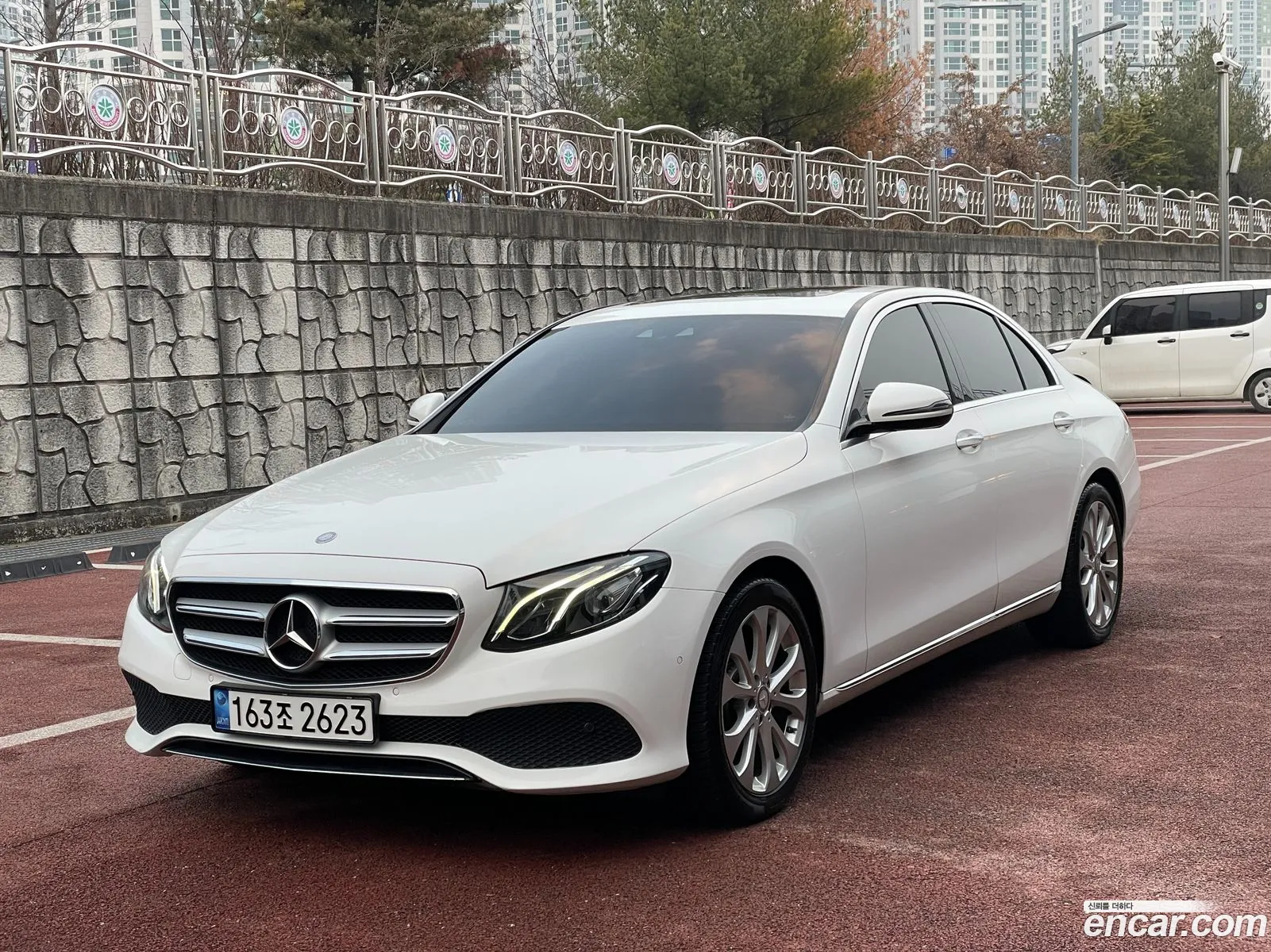 Mercedes-Benz E-Klasse E200 Avant Garde 2016 - фотография 18641280