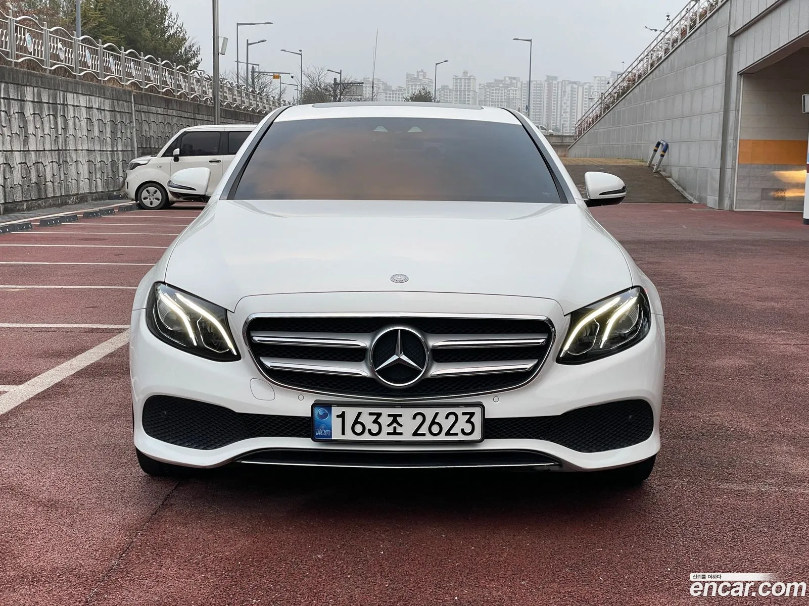 Mercedes-Benz E-Klasse E200 Avant Garde 2016 - фотография 18641282