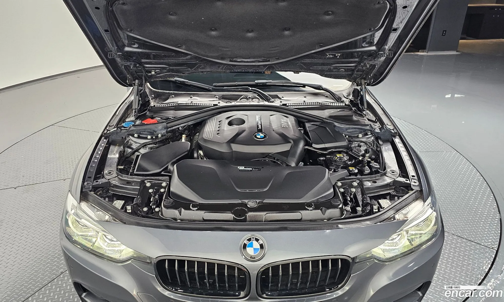BMW 3Er 330I M Sports Shadow 2018 - фотография 18989439