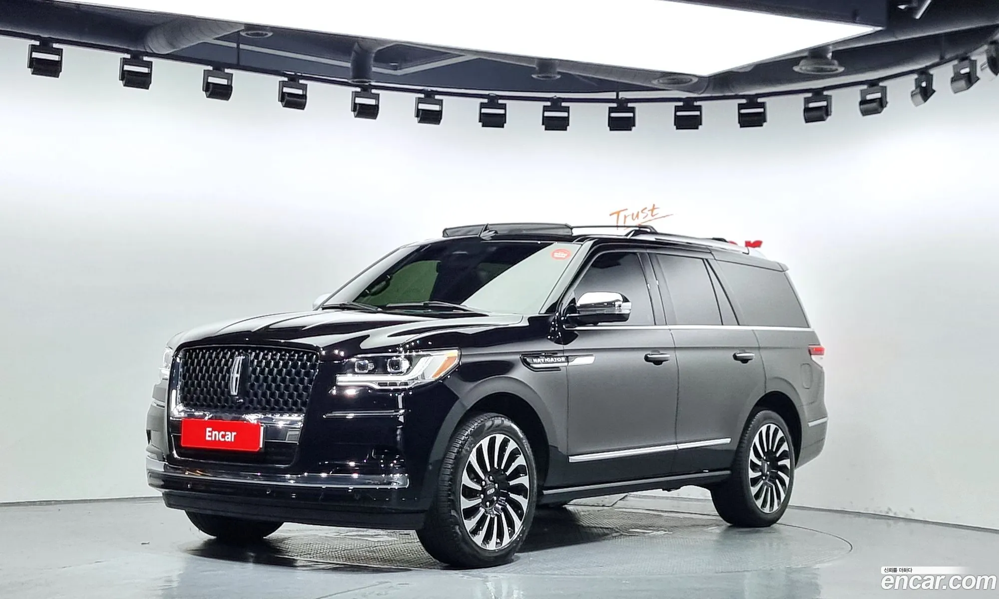 Lincoln Navigator 35L Black Label 2023 - фотография 4642554