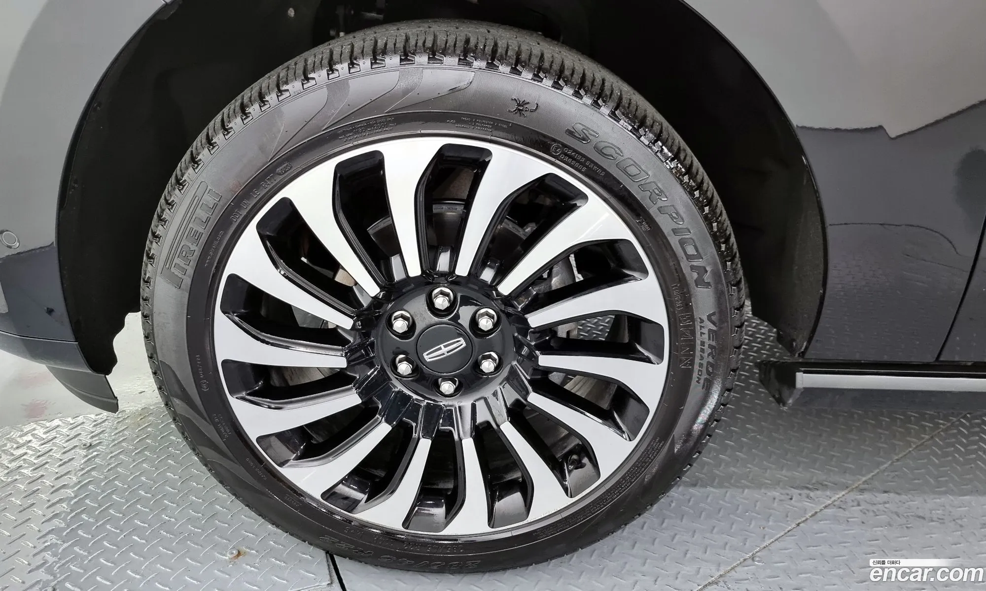 Lincoln Navigator 35L Black Label 2023 - фотография 4642558