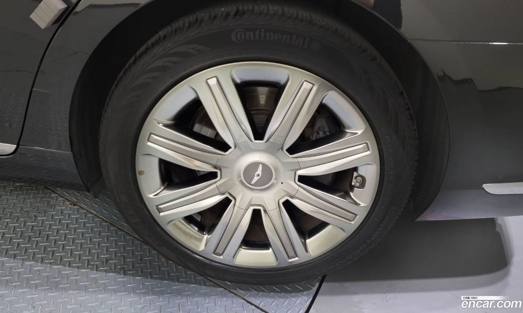 Genesis G90 I 50 Gdi Awd Limousine 2018 - фотография 679148