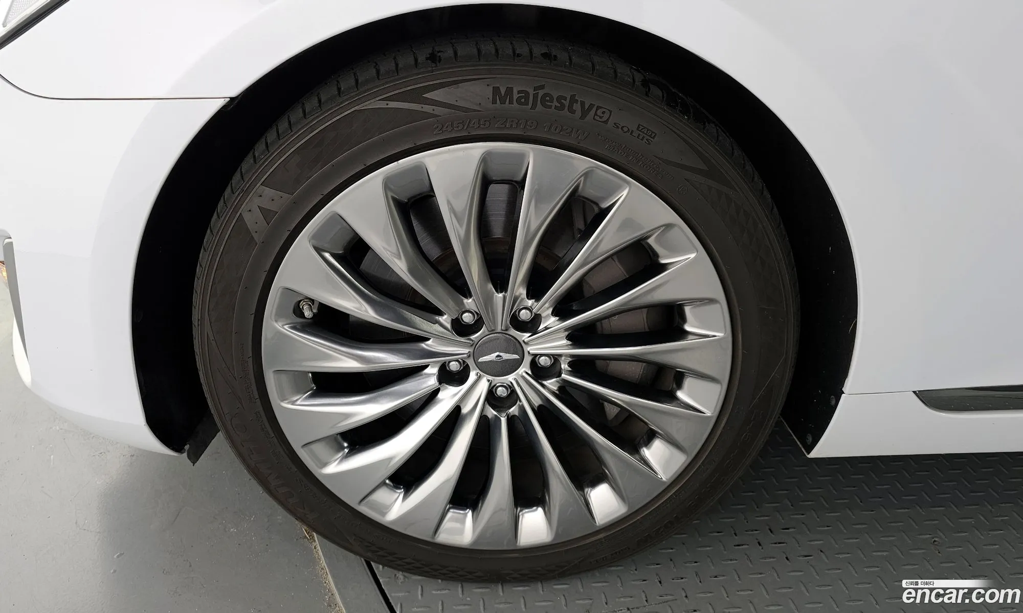 Genesis G90 I 33 T-Gdi Awd 2018 - фотография 738302