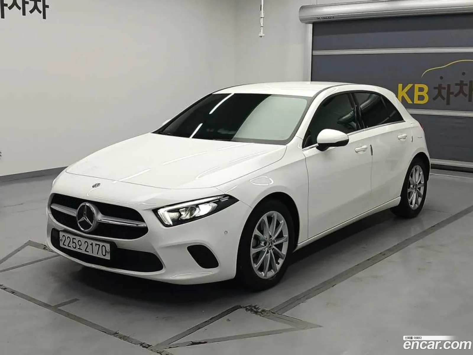 Mercedes-Benz A-Klasse Iv W177 A220 Hatchback 2020 - фотография 18659380