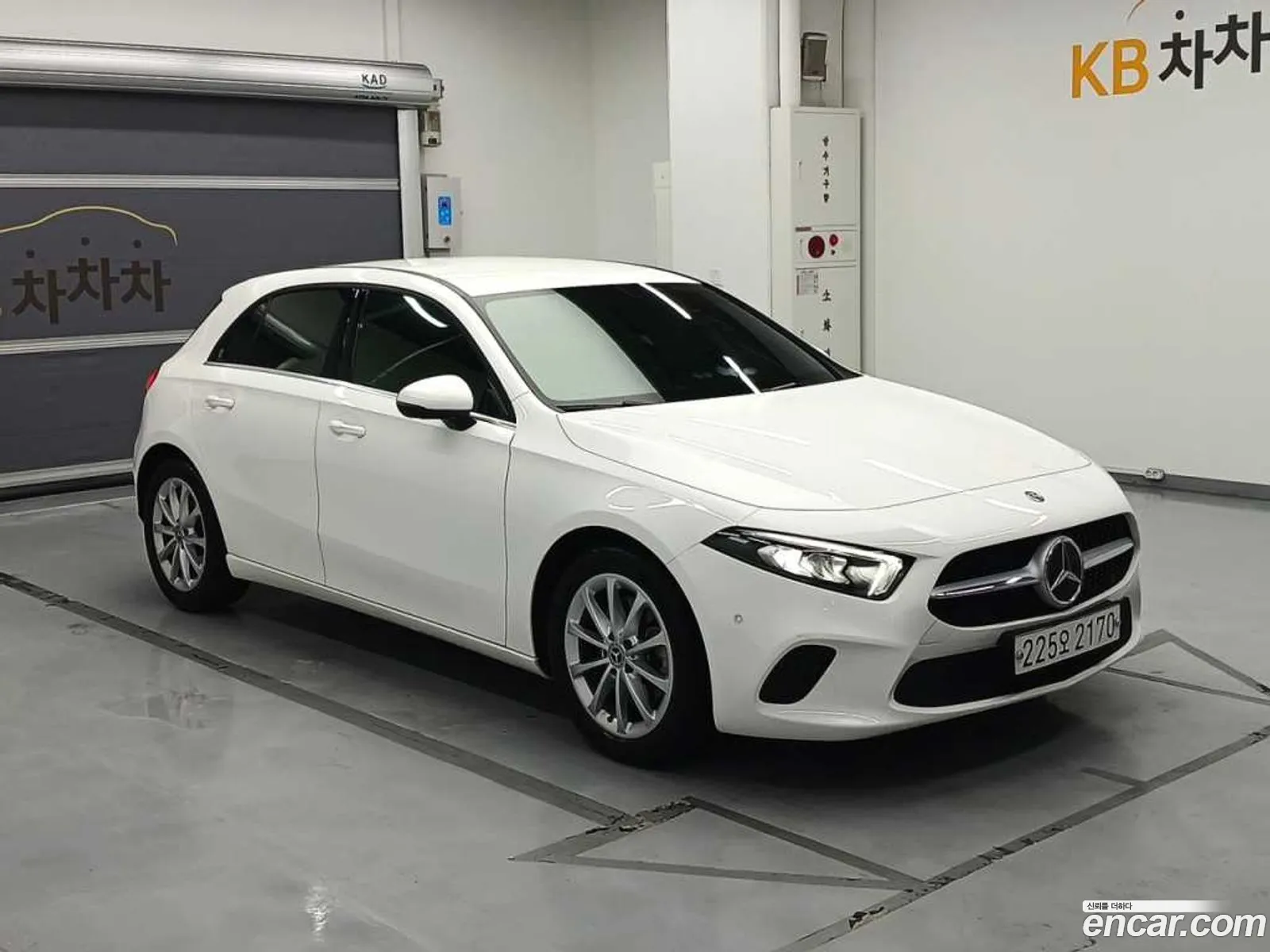 Mercedes-Benz A-Klasse Iv W177 A220 Hatchback 2020 - фотография 18659381