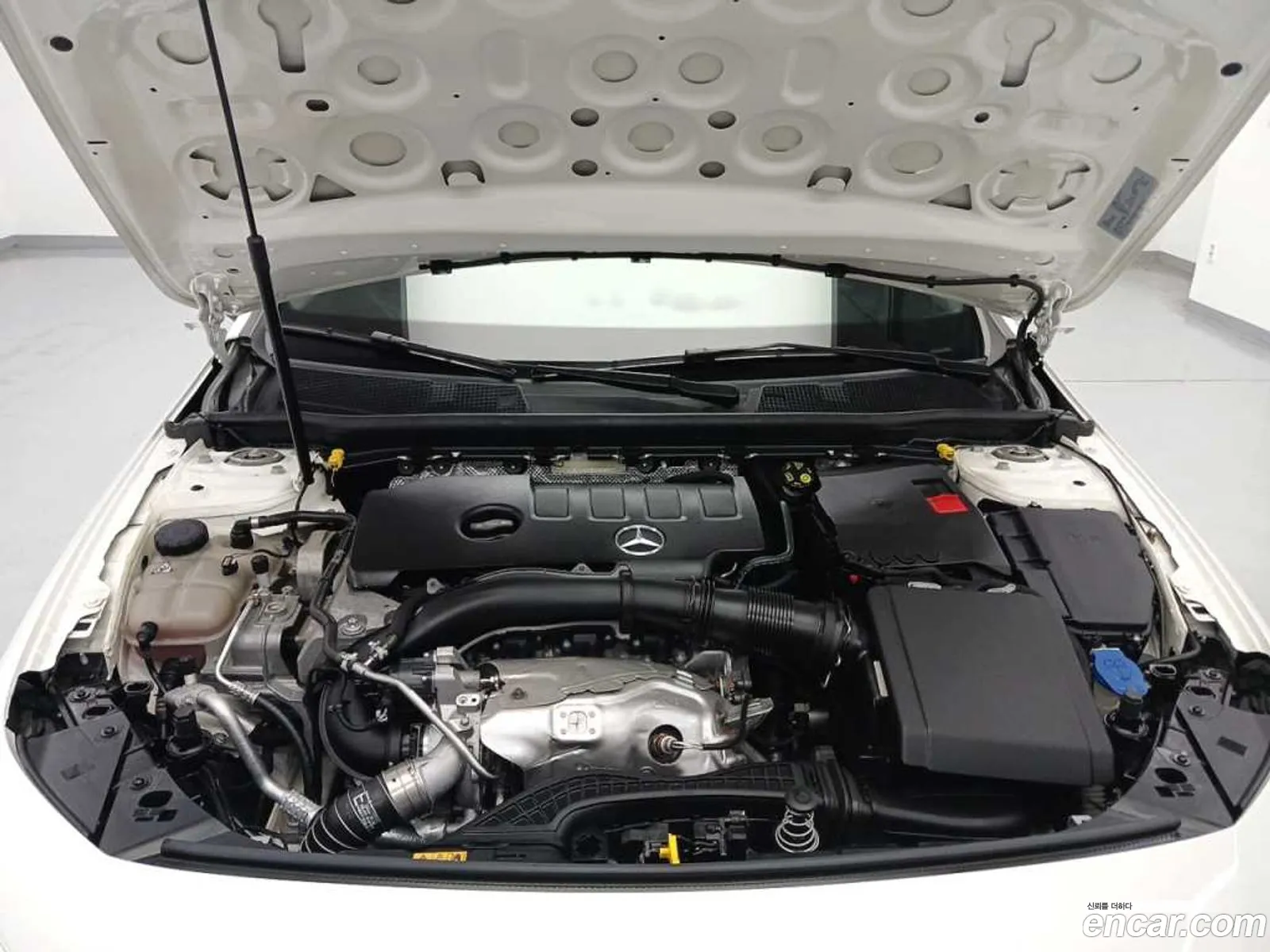 Mercedes-Benz A-Klasse Iv W177 A220 Hatchback 2020 - фотография 18659382