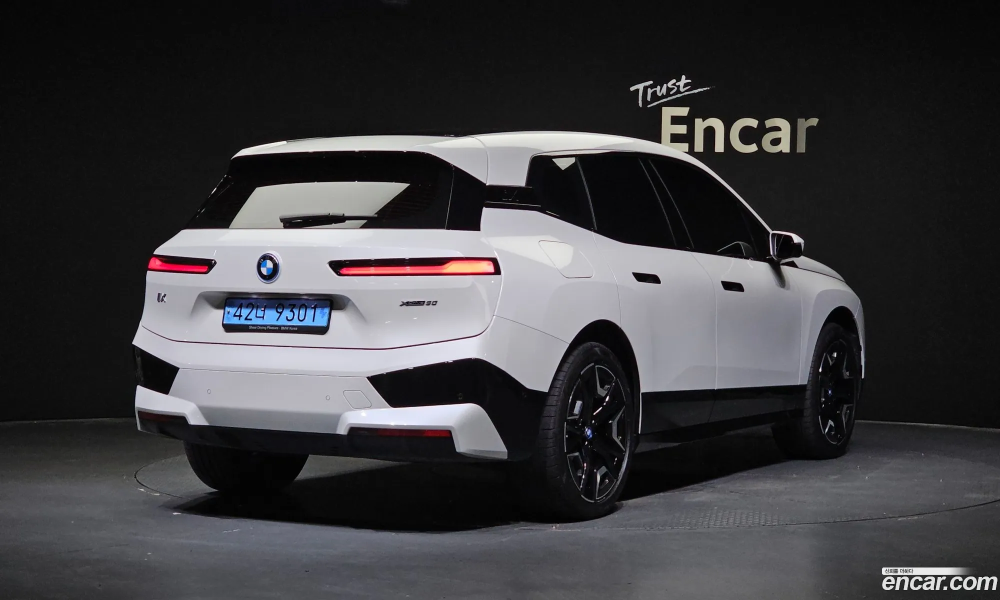 BMW Ix xDrive50 Sport Plus 2023 - фотография 18908972