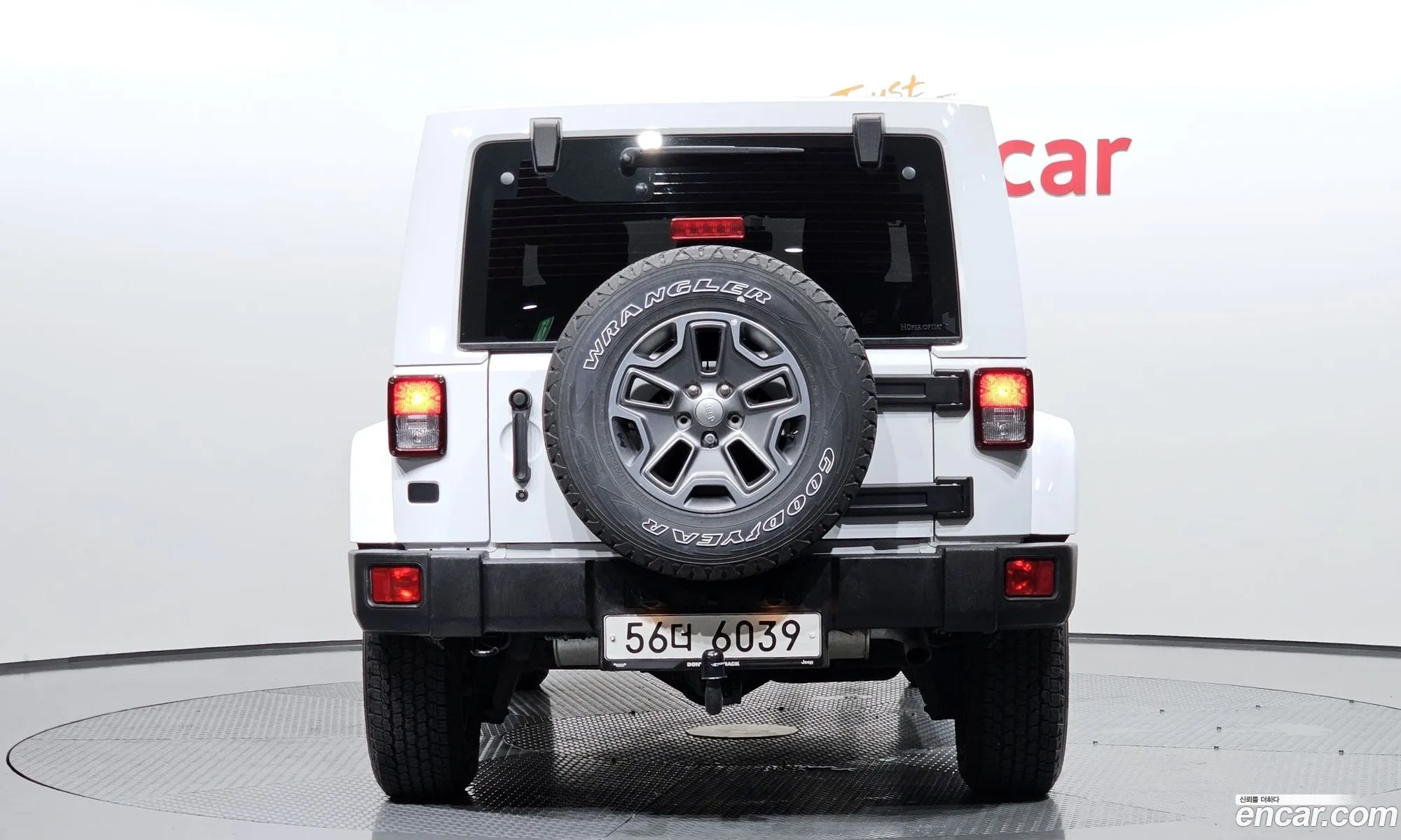 Jeep Wrangler 36 Sahara 4-Door 2017 - фотография 4844485