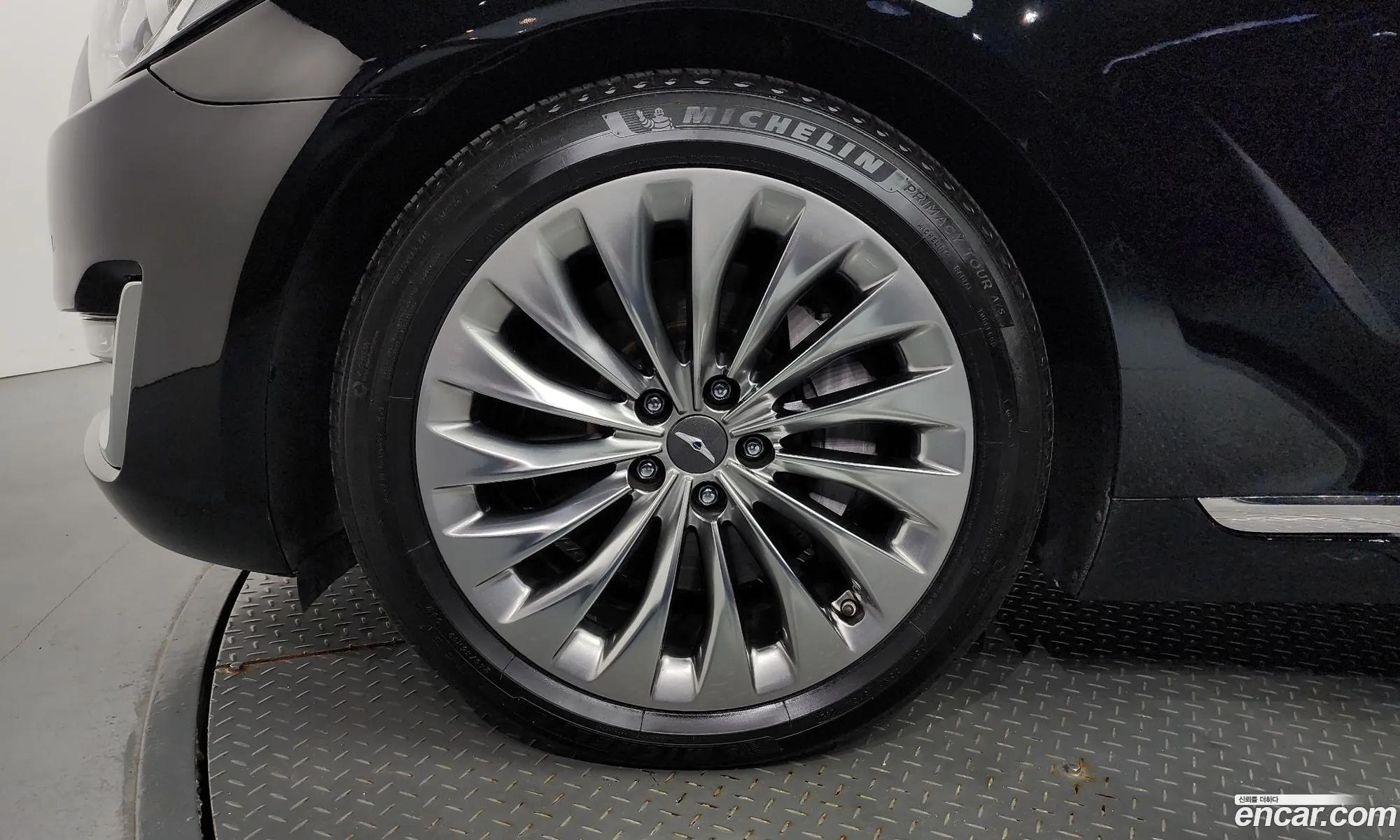 Genesis G90 I 33 T-Gdi Awd 2016 - фотография 1069170