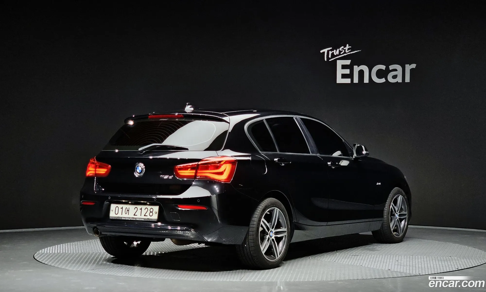 BMW 1Er 118D Sport 5 Door 2017 - фотография 19621810