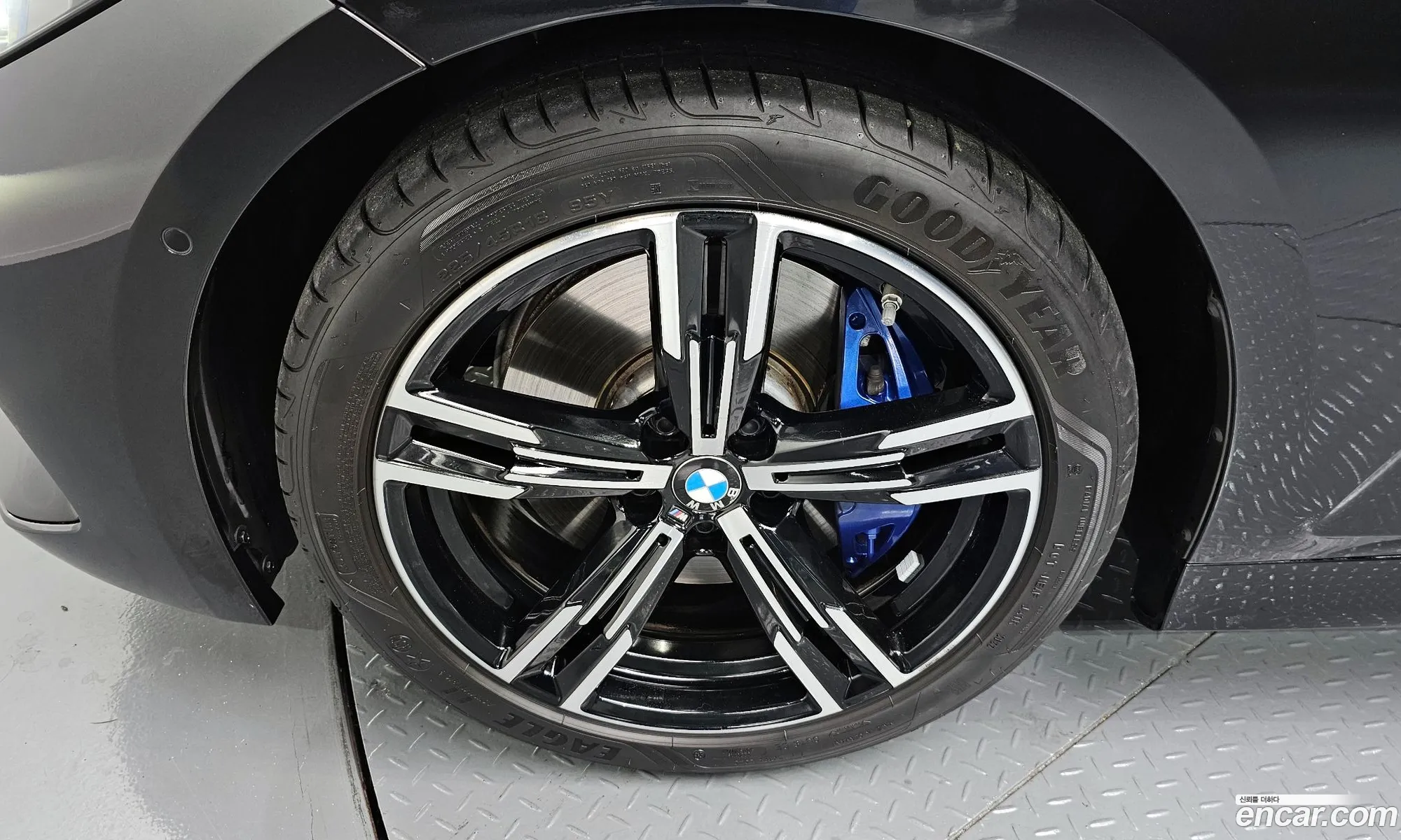 BMW 3Er 320I M Sports 2023 - фотография 19034474