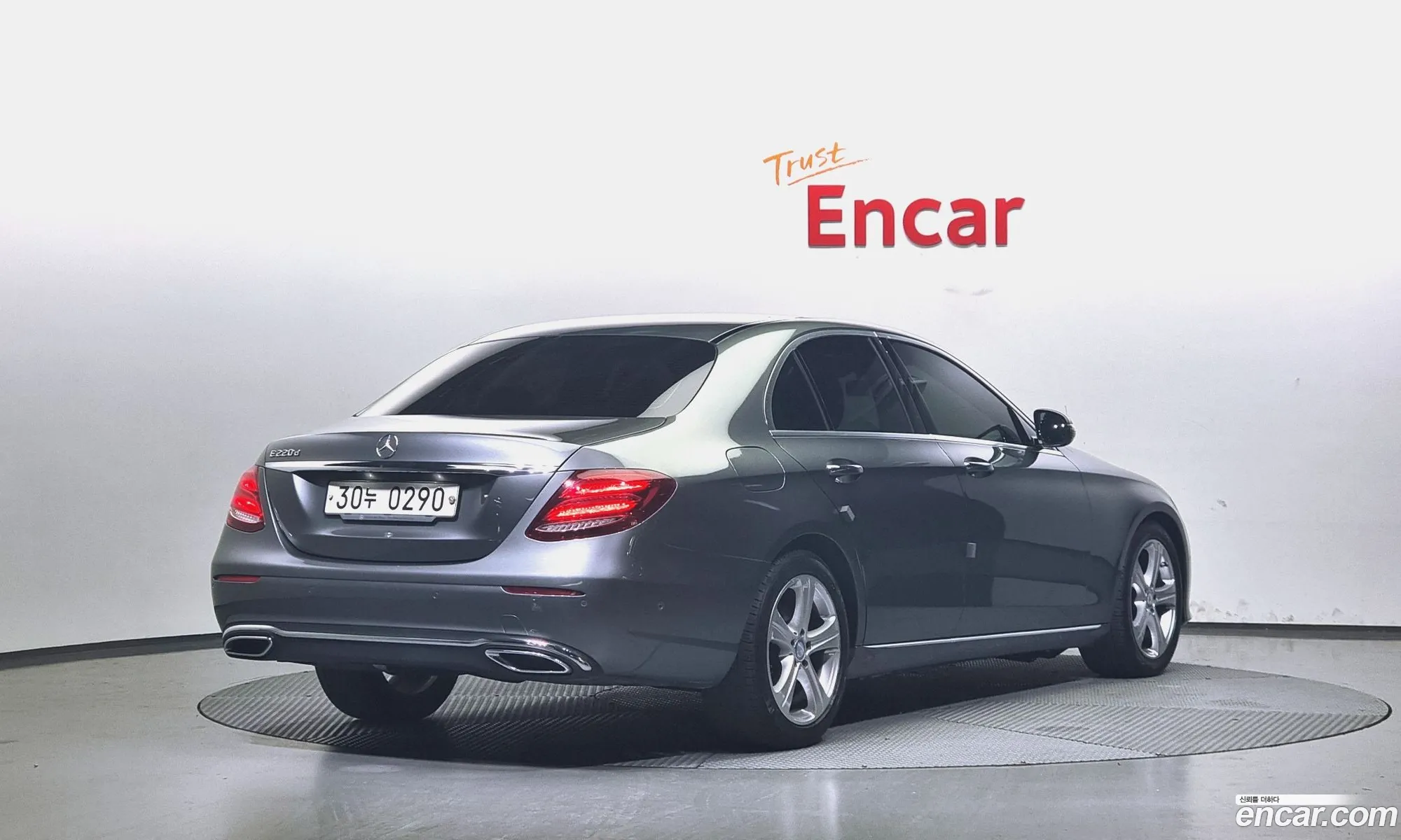 Mercedes-Benz E-Klasse E220D Avant Garde 2017 - фотография 16307854