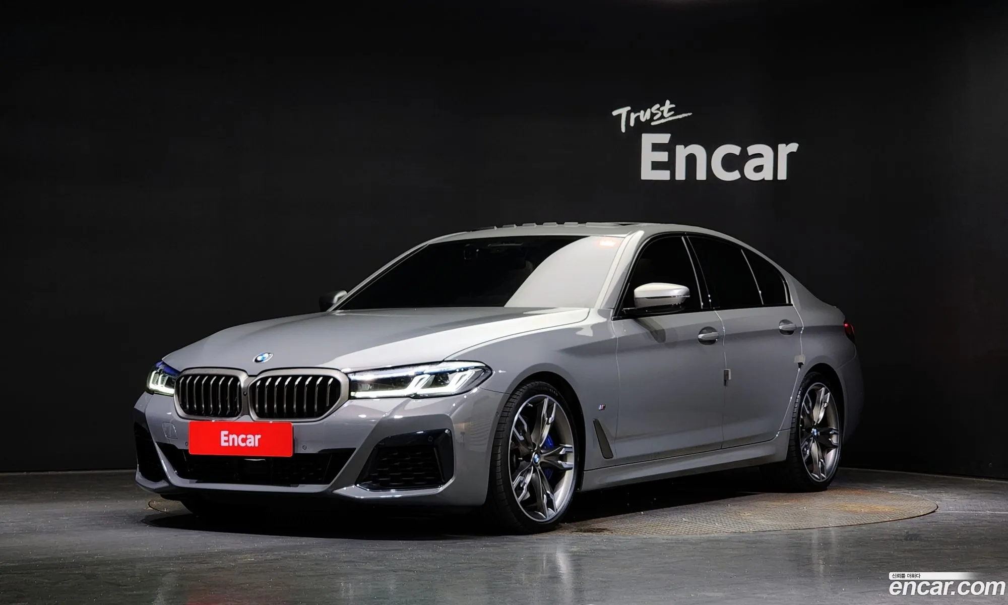 BMW 5 Series G30 M550I xDrive - фотография 19490346
