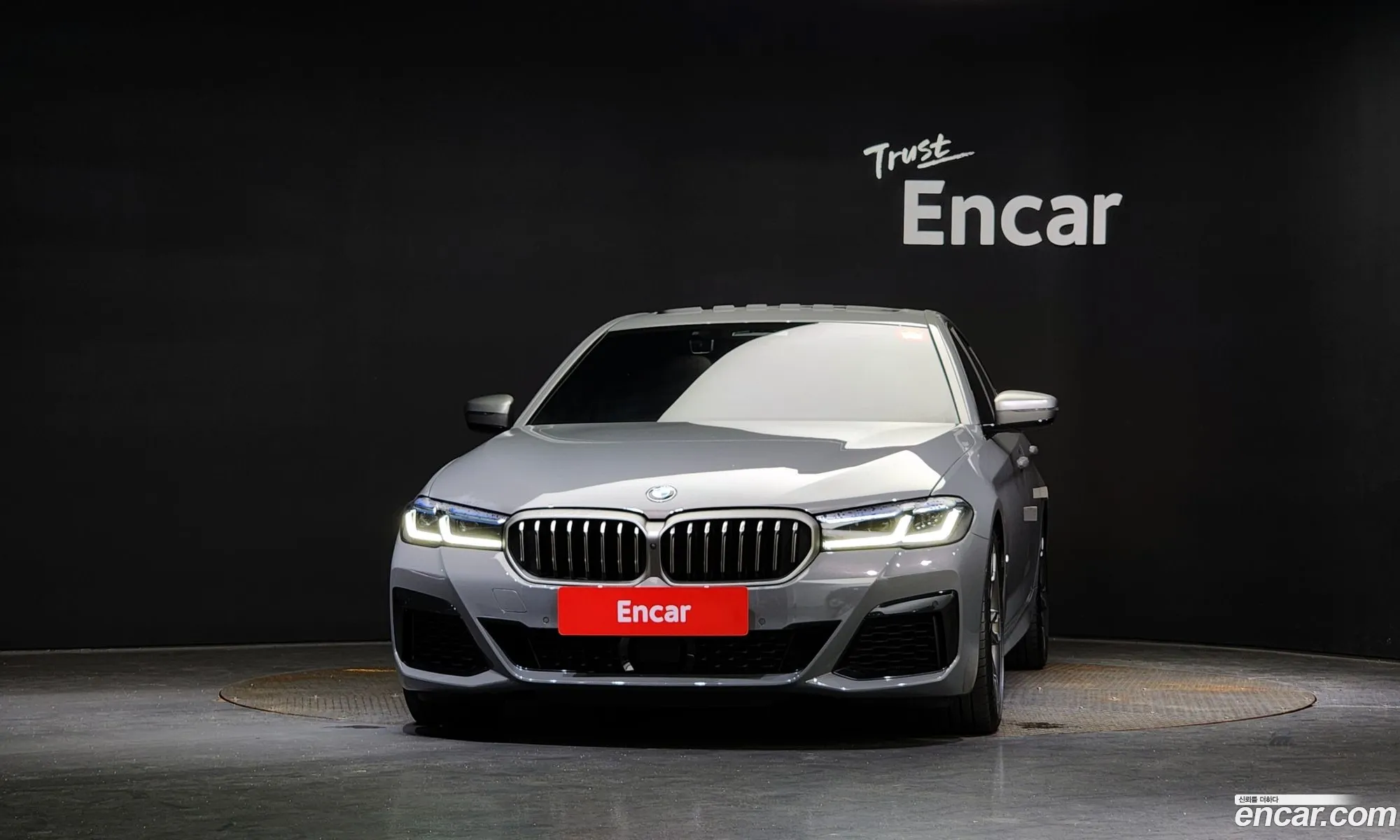 BMW 5 Series G30 M550I xDrive - фотография 19490348