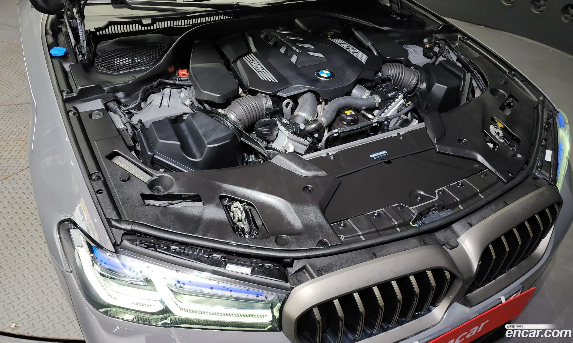 BMW 5 Series G30 M550I xDrive - фотография 19490351