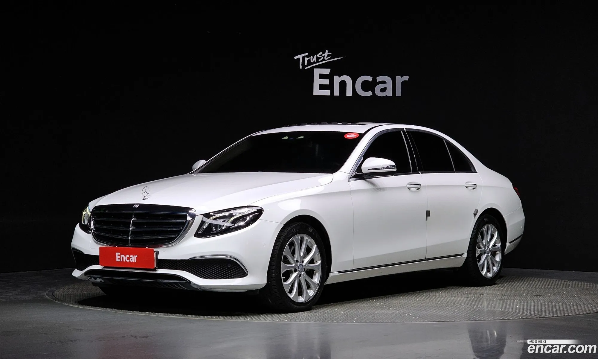 Mercedes-Benz E-Klasse E220D Exclusive 2017 - фотография 16327129