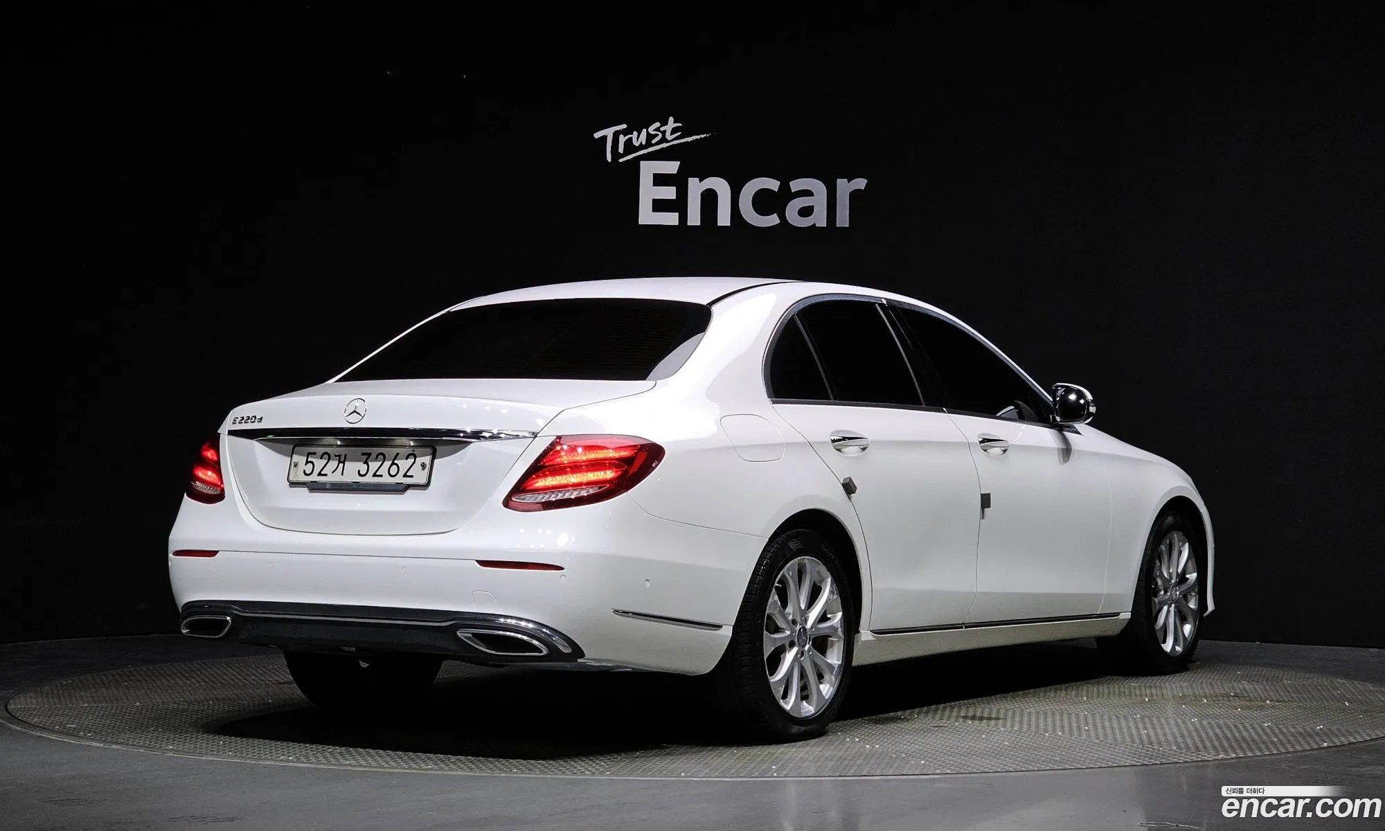 Mercedes-Benz E-Klasse E220D Exclusive 2017 - фотография 16327130