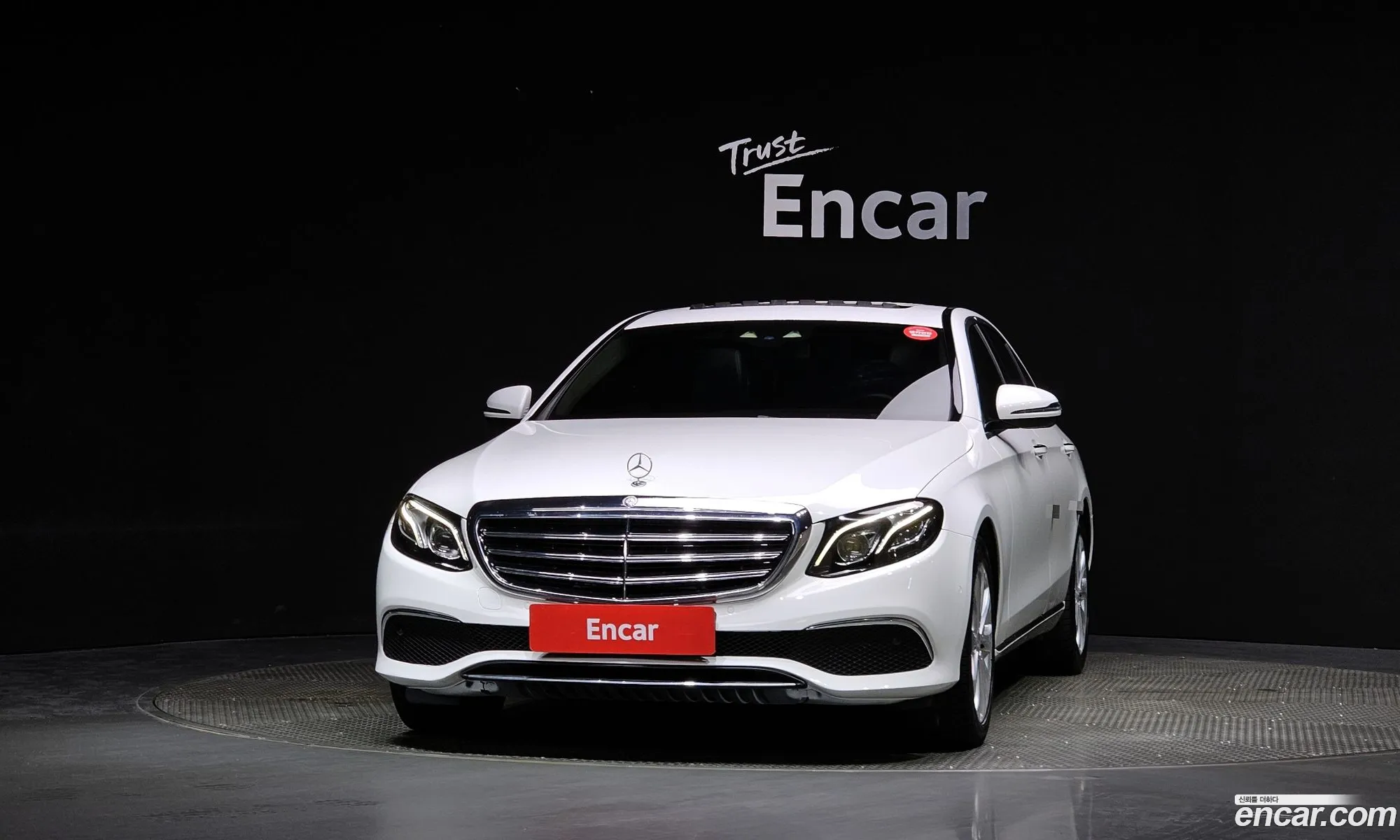 Mercedes-Benz E-Klasse E220D Exclusive 2017 - фотография 16327131