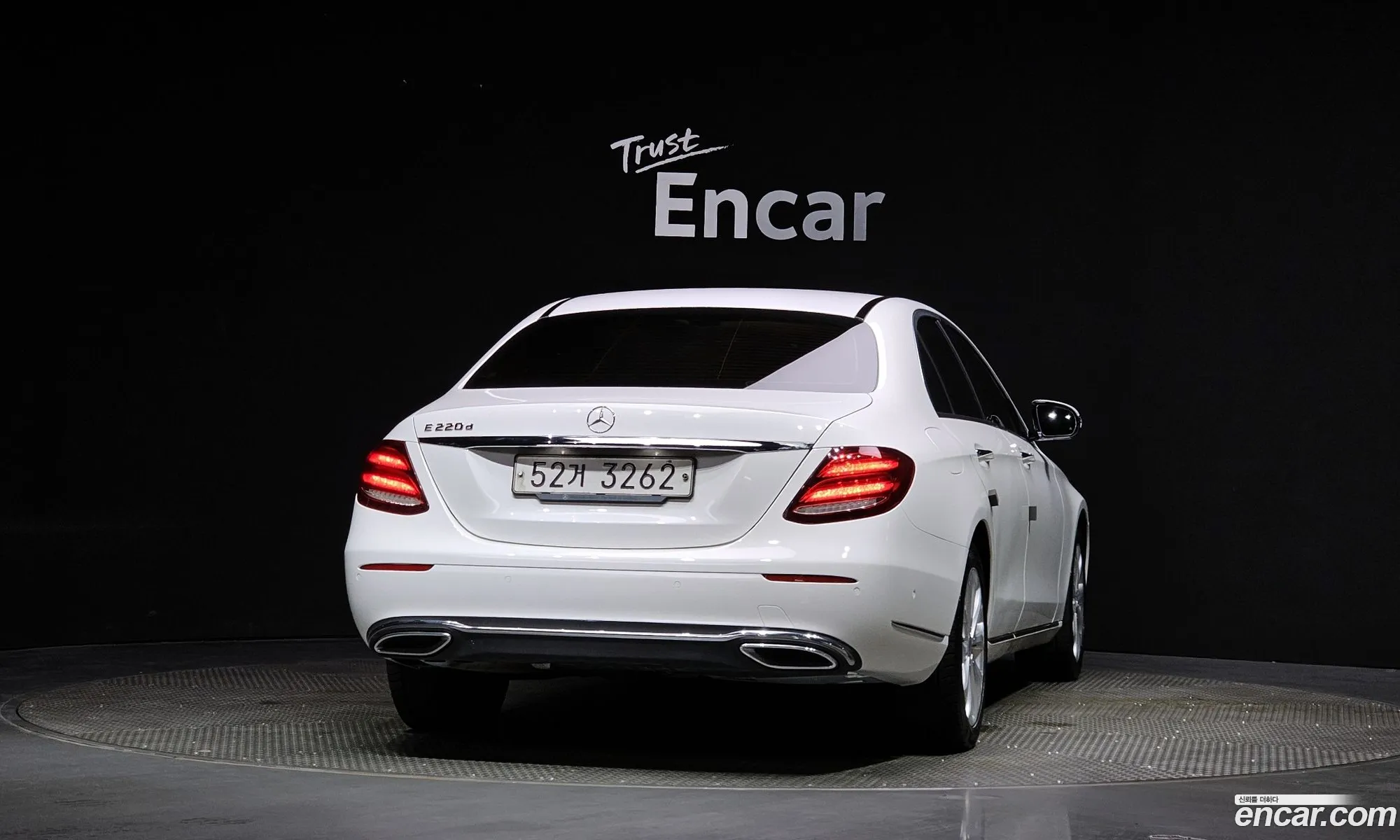 Mercedes-Benz E-Klasse E220D Exclusive 2017 - фотография 16327132