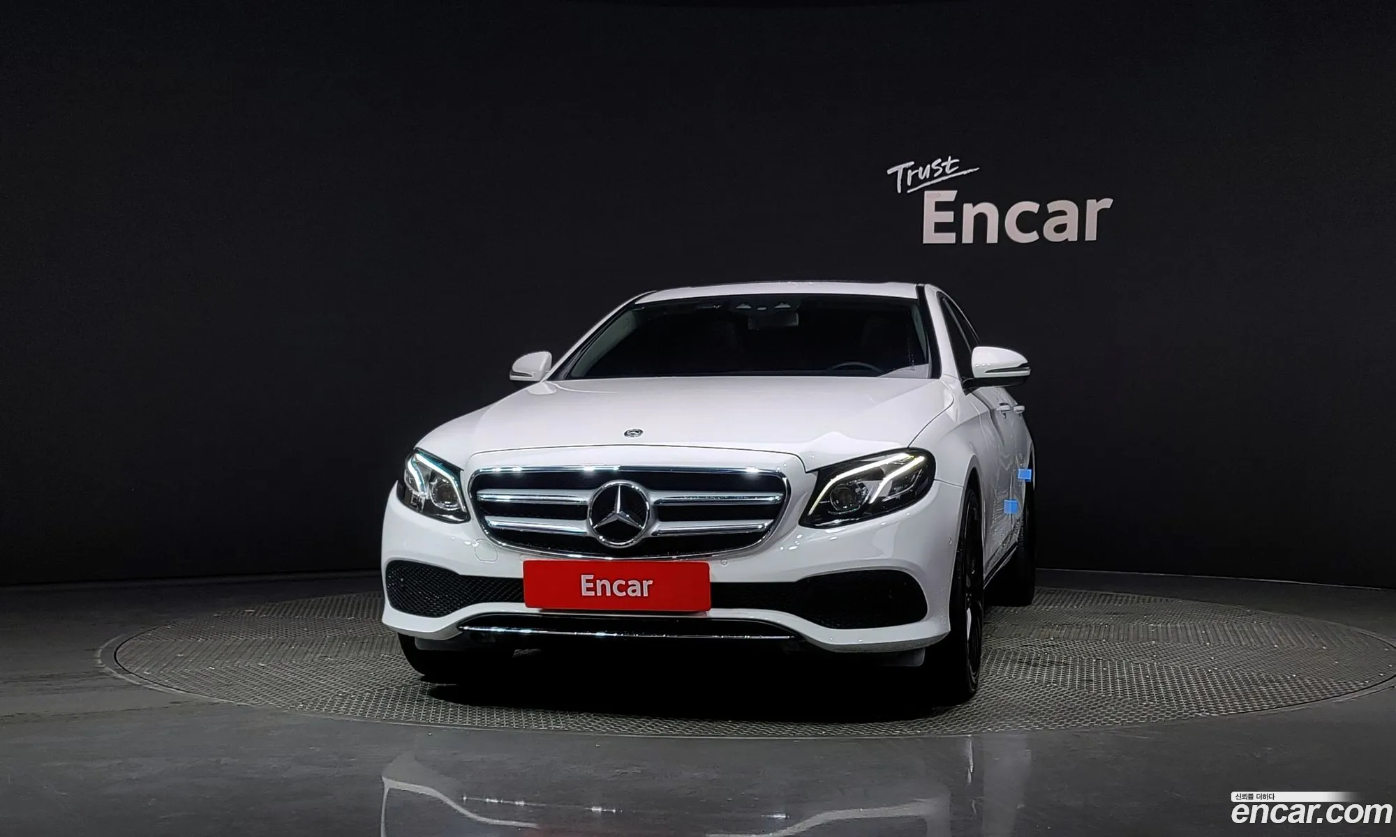 Mercedes-Benz E-Klasse E220D 4Matic Avant Garde 2017 - фотография 16238210