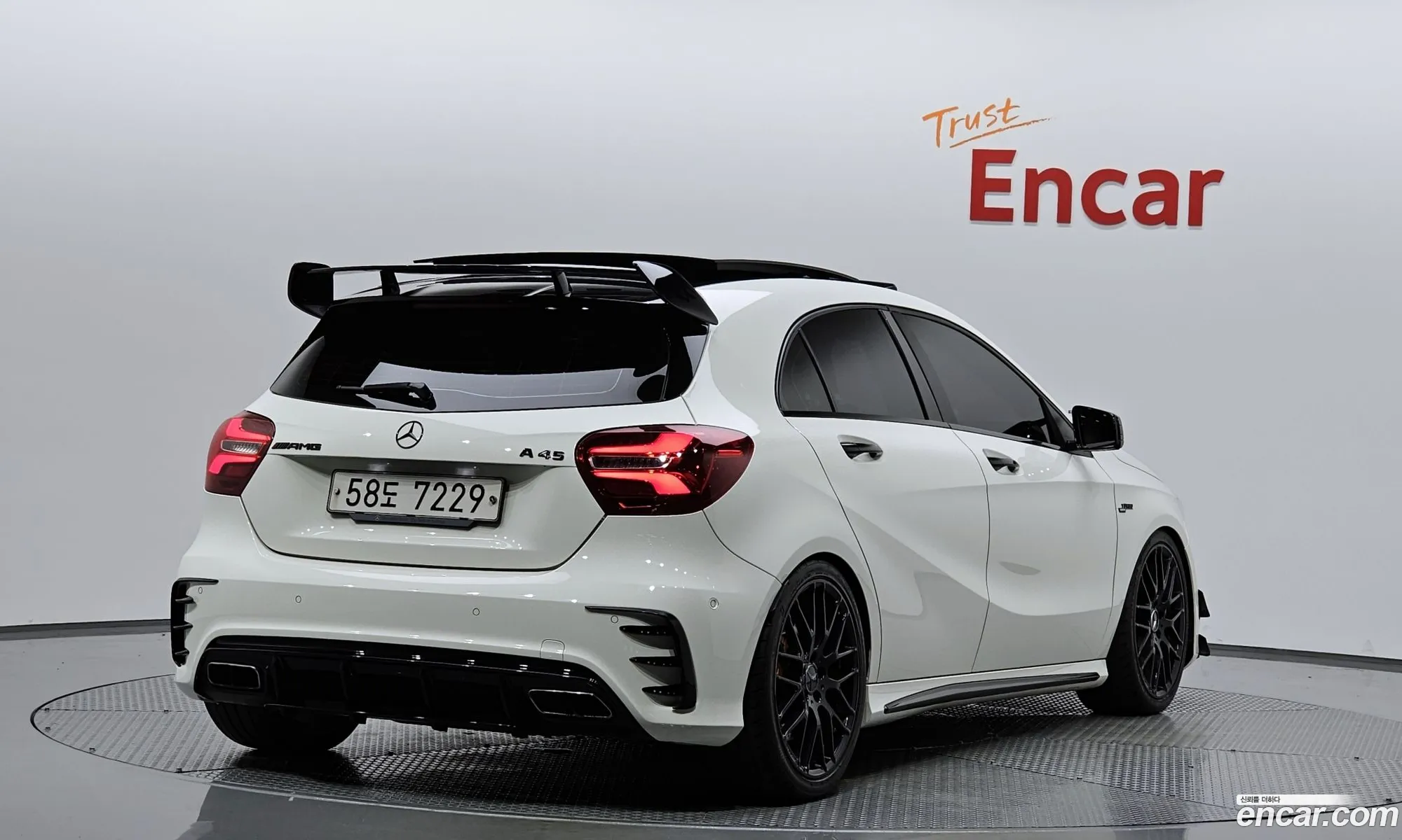 Mercedes-Benz A-Klasse A45 Amg 4Matic 2018 - фотография 16357295