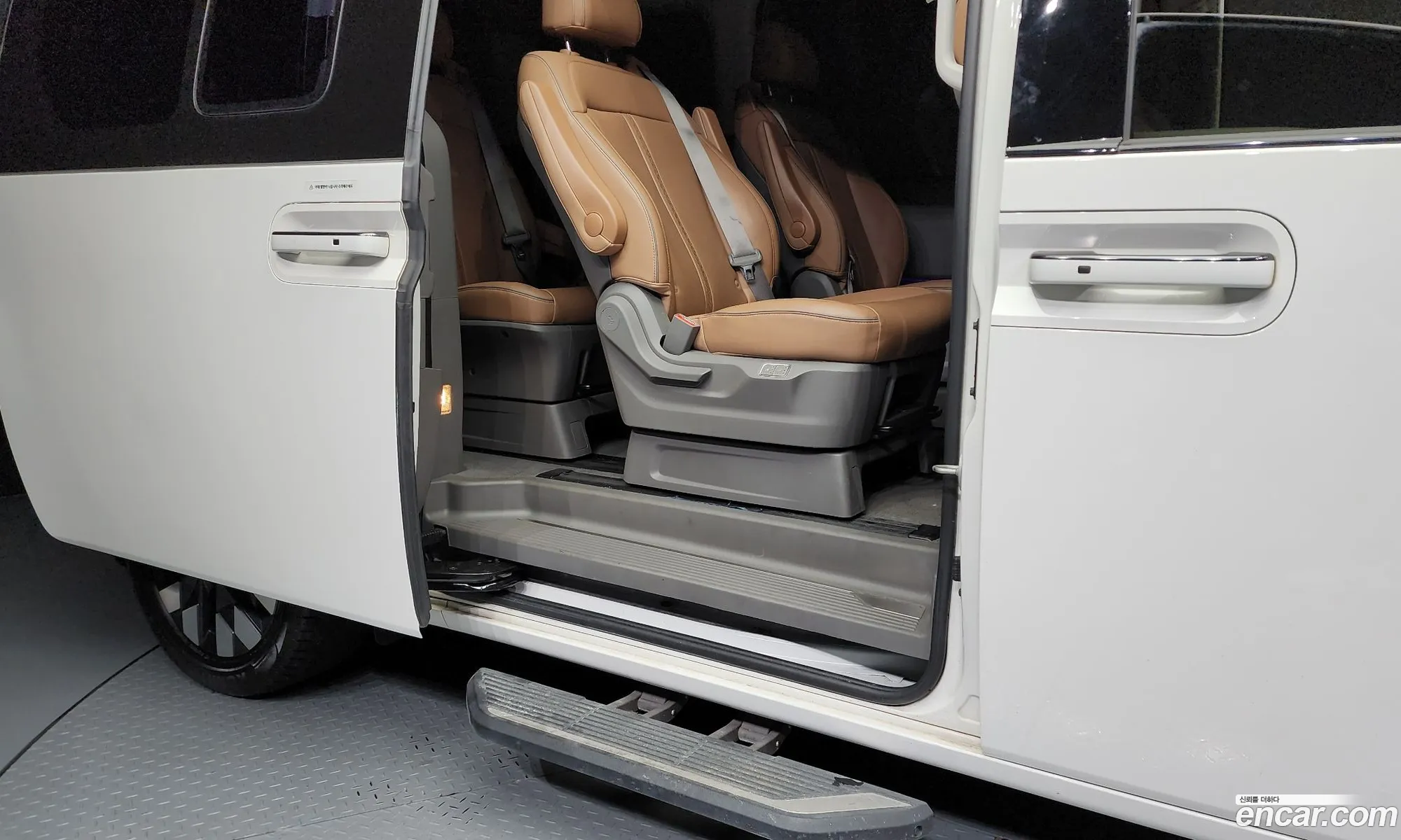 Staria L35 Lounge 9 -Seater Mobility - фотография 19177442