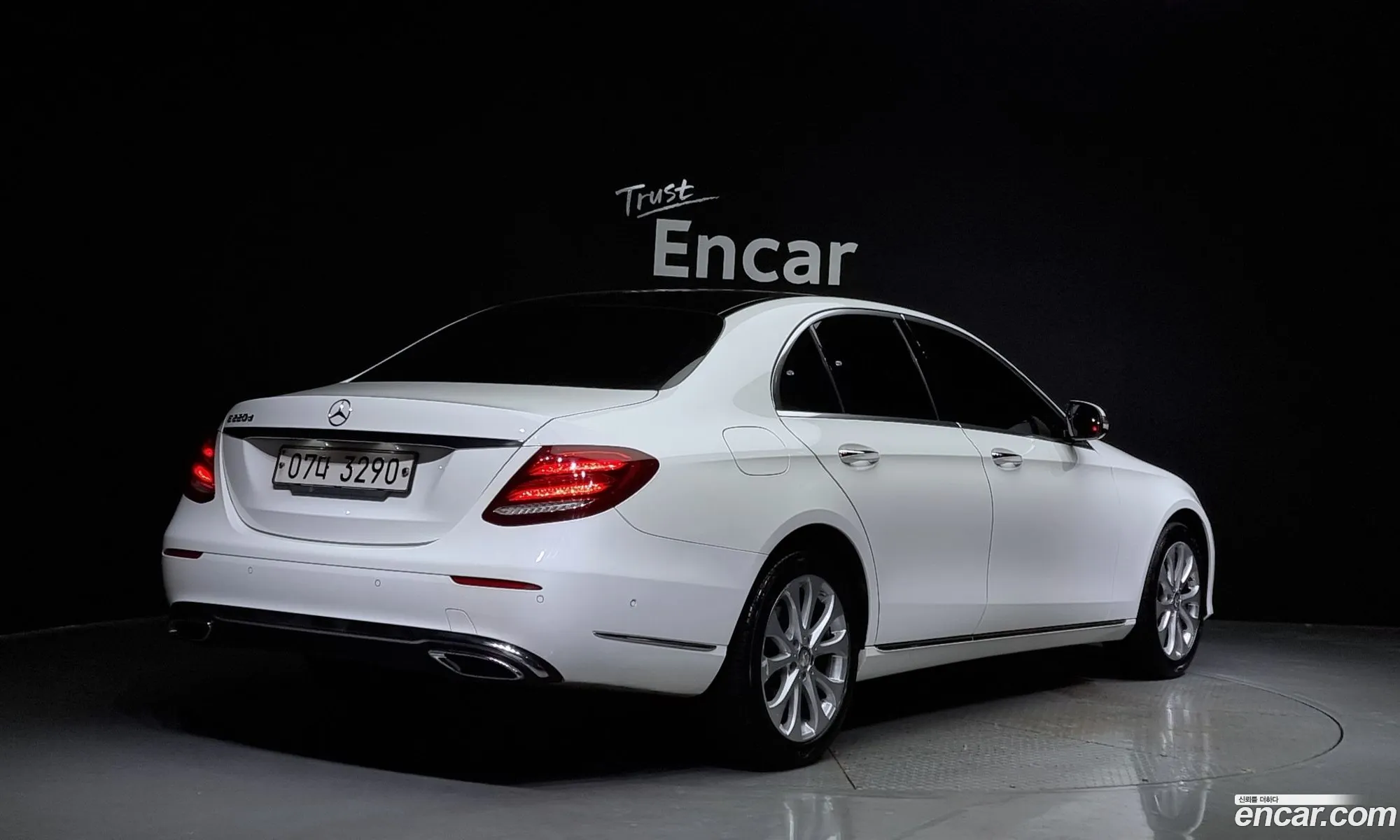 Mercedes-Benz E-Klasse E220D Exclusive 2017 - фотография 16180878