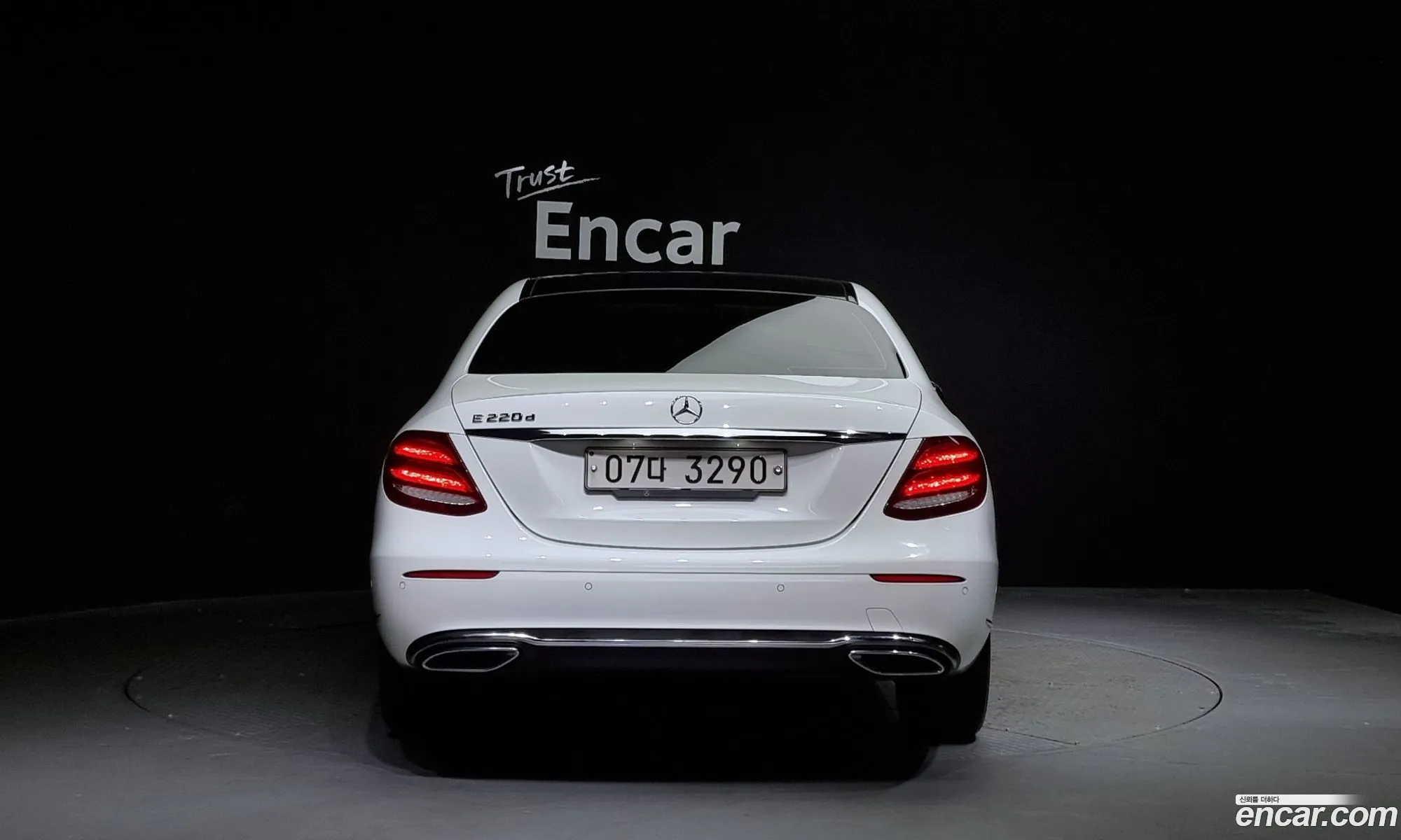 Mercedes-Benz E-Klasse E220D Exclusive 2017 - фотография 16180880