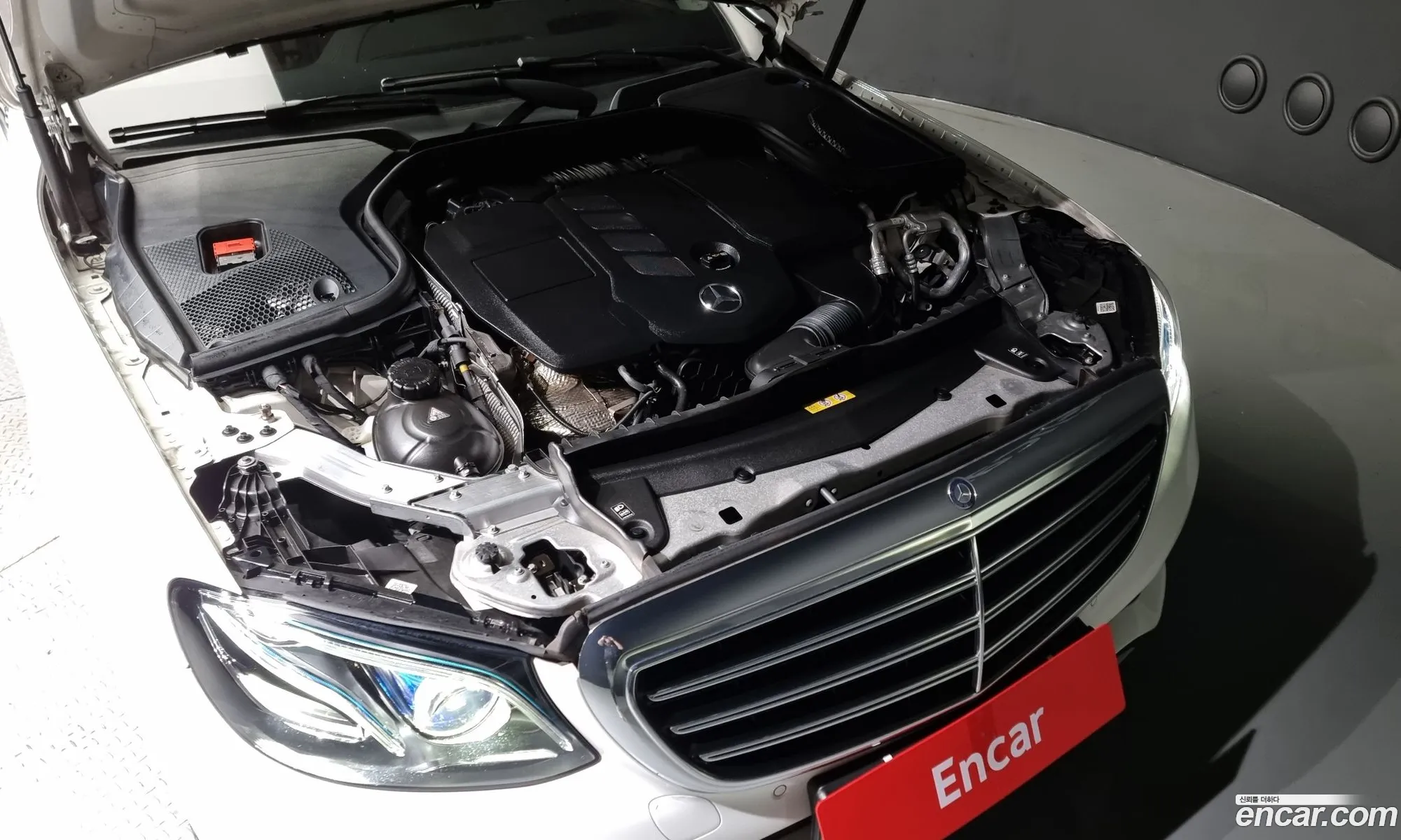Mercedes-Benz E-Klasse E220D Exclusive 2017 - фотография 16180882