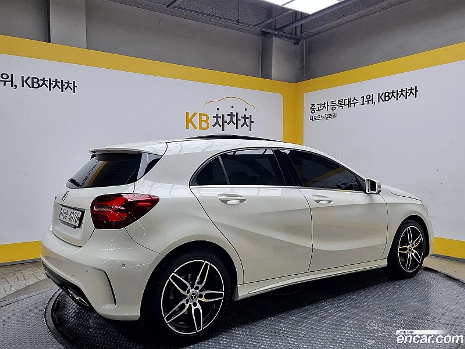 Mercedes-Benz A-Klasse A200 Amg Line 2018 - фотография 16353205