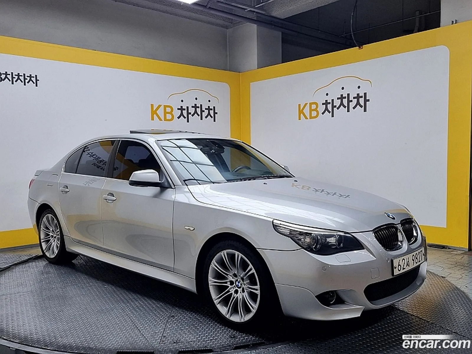 BMW 5Er 528I Sedan Se 2010 - фотография 18989369