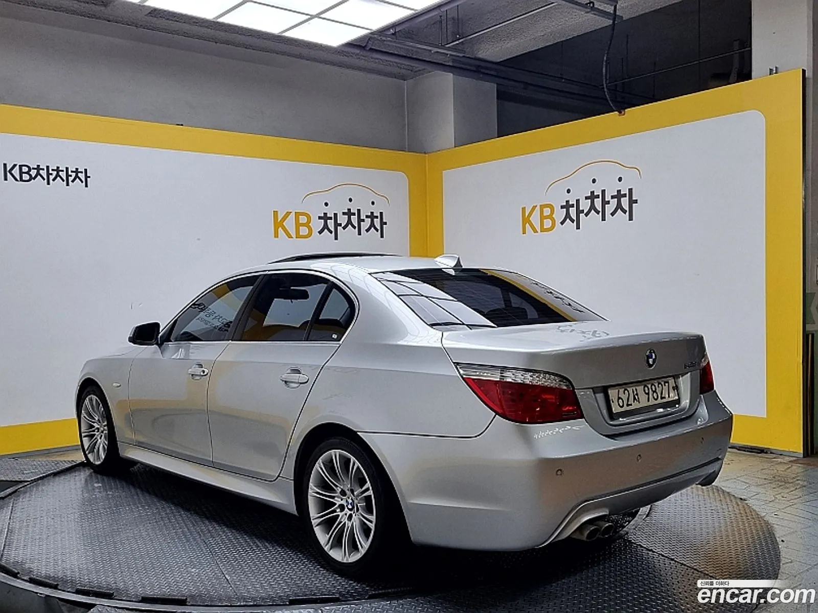 BMW 5Er 528I Sedan Se 2010 - фотография 18989370