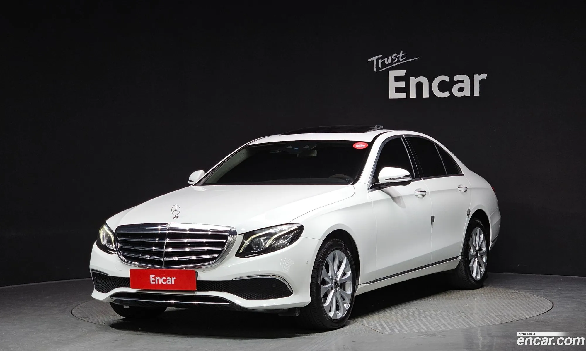 Mercedes-Benz E-Klasse E220D 4Matic Exclusive 2017 - фотография 16174798
