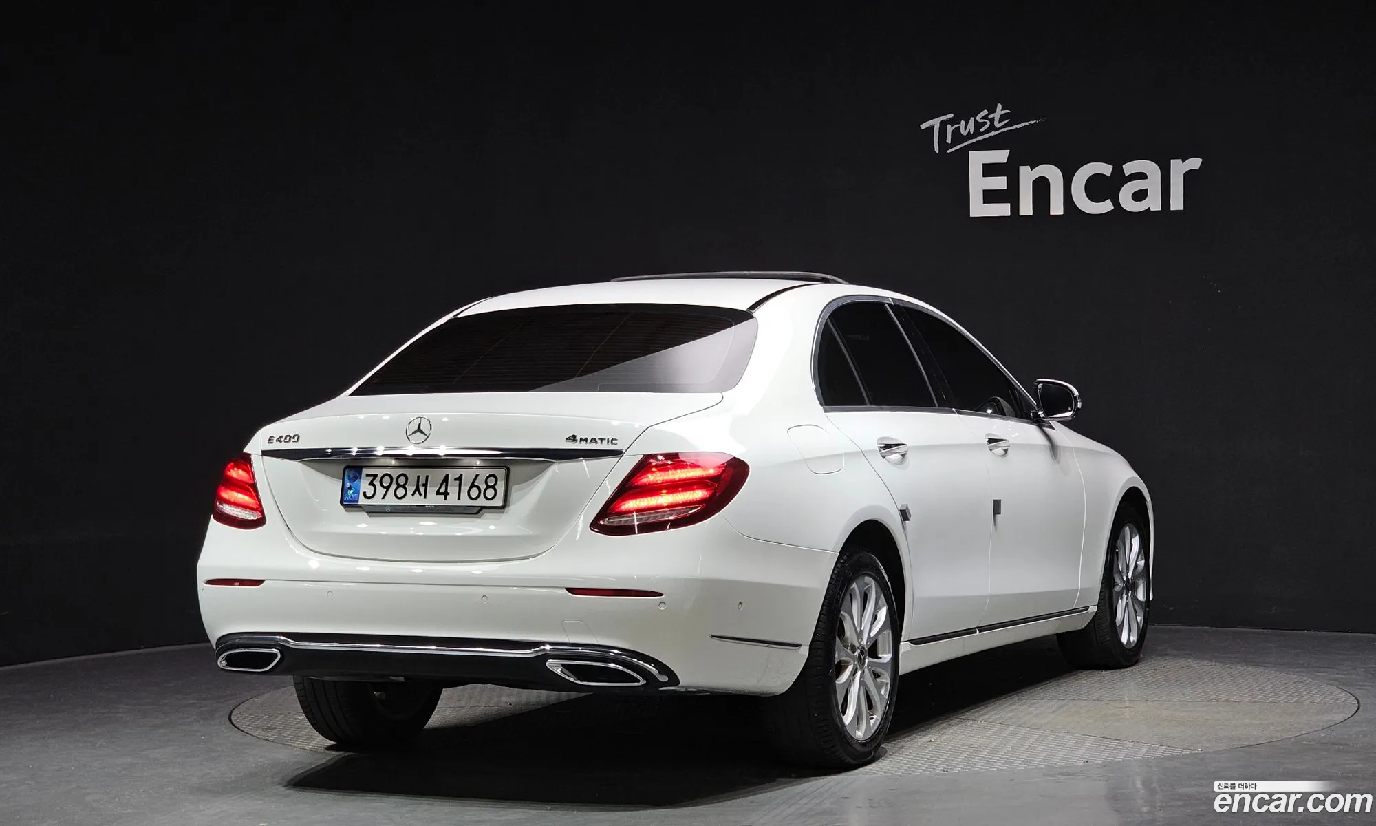Mercedes-Benz E-Klasse E220D 4Matic Exclusive 2017 - фотография 16174799