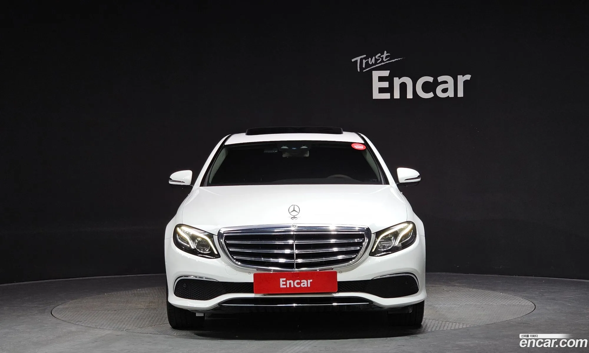 Mercedes-Benz E-Klasse E220D 4Matic Exclusive 2017 - фотография 16174800