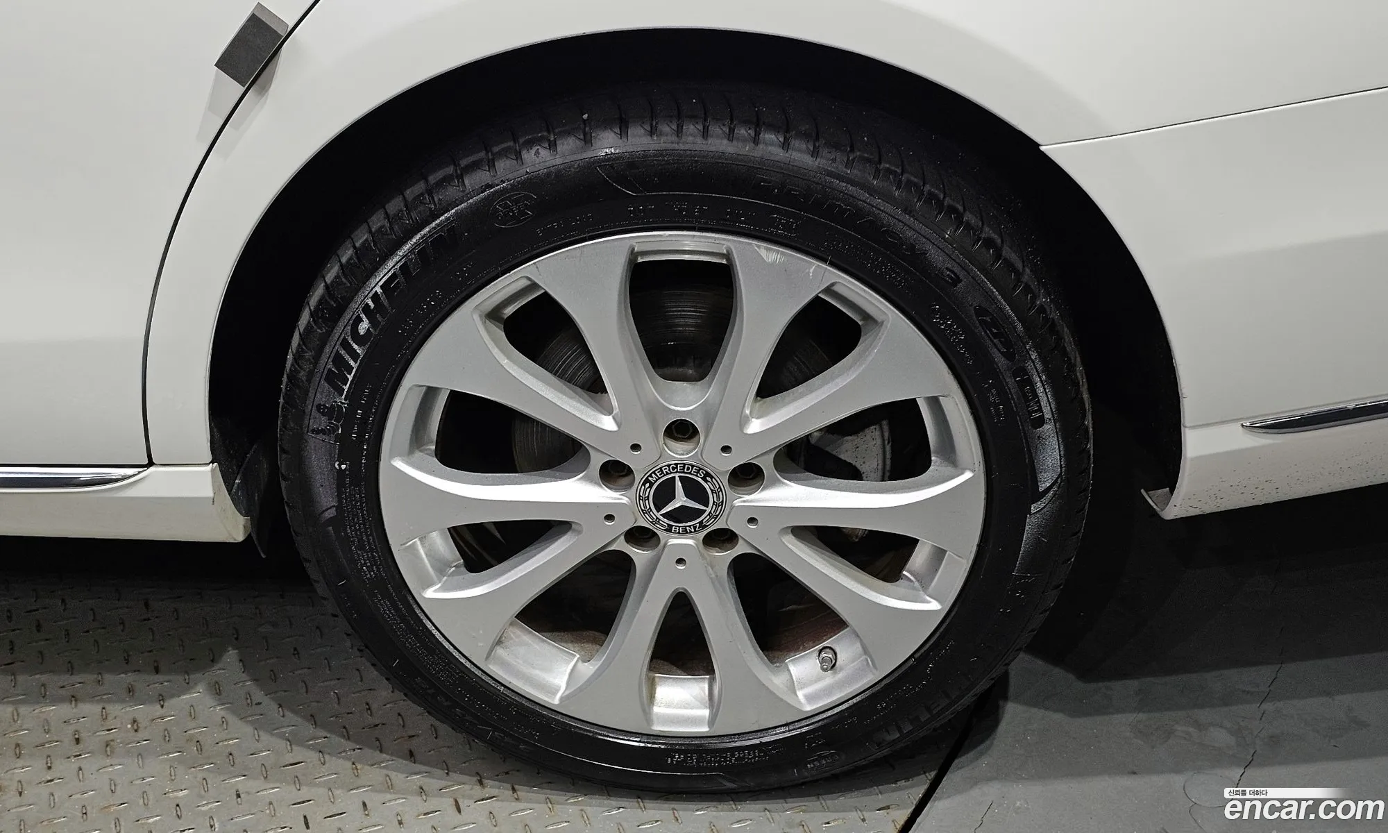 Mercedes-Benz E-Klasse E220D 4Matic Exclusive 2017 - фотография 16174802