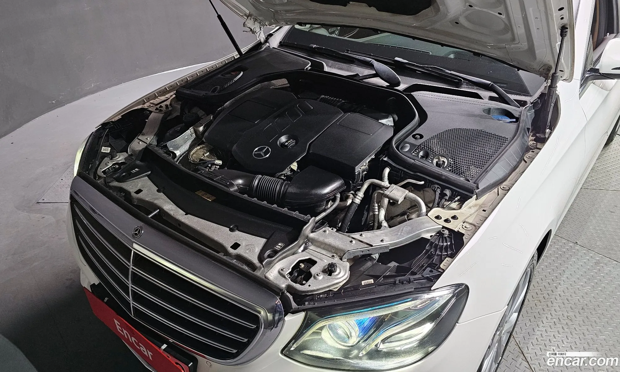 Mercedes-Benz E-Klasse E220D 4Matic Exclusive 2017 - фотография 16174803