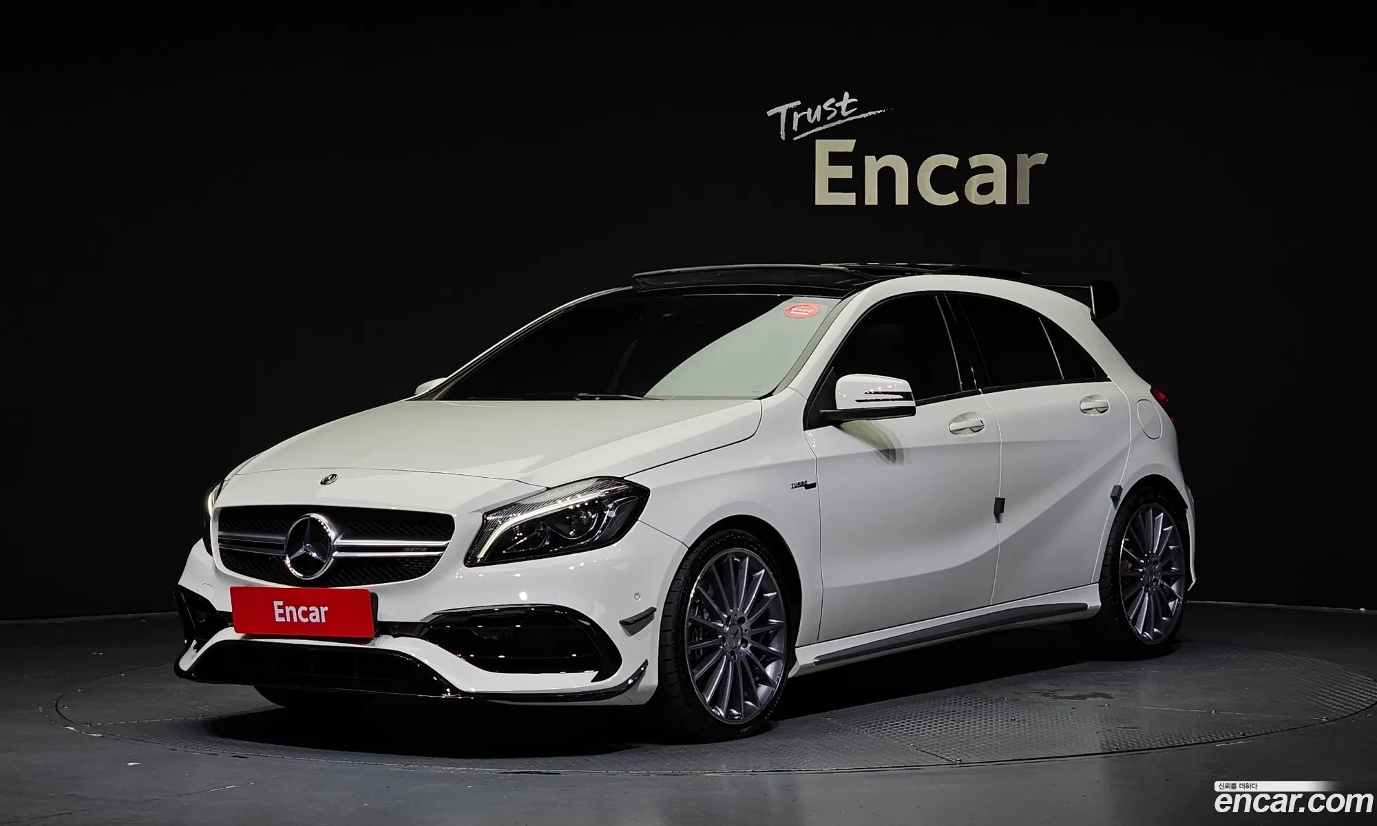 Mercedes-Benz A-Klasse A45 Amg 4Matic 2018 - фотография 15747932