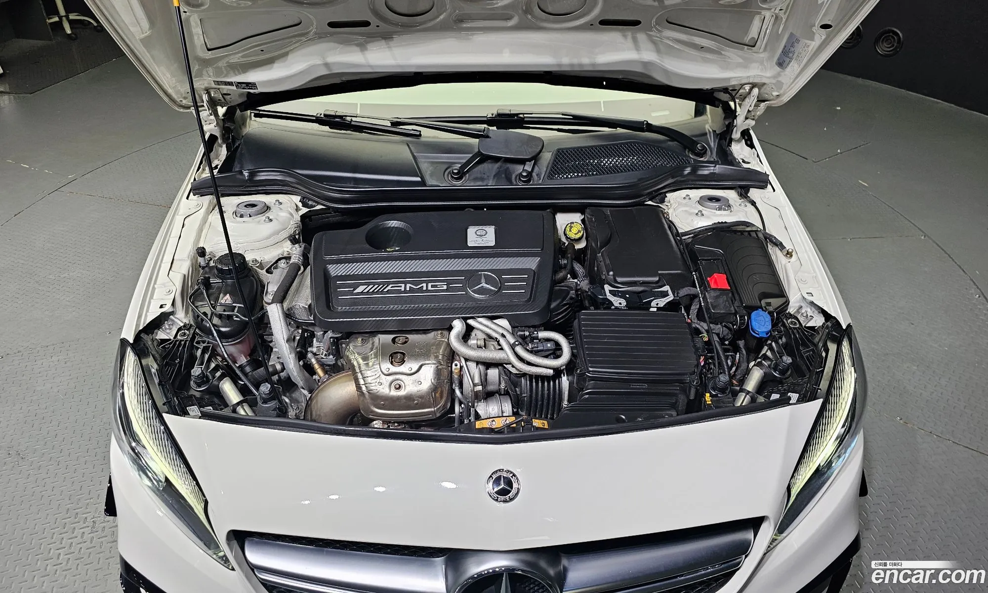 Mercedes-Benz A-Klasse A45 Amg 4Matic 2018 - фотография 15747937