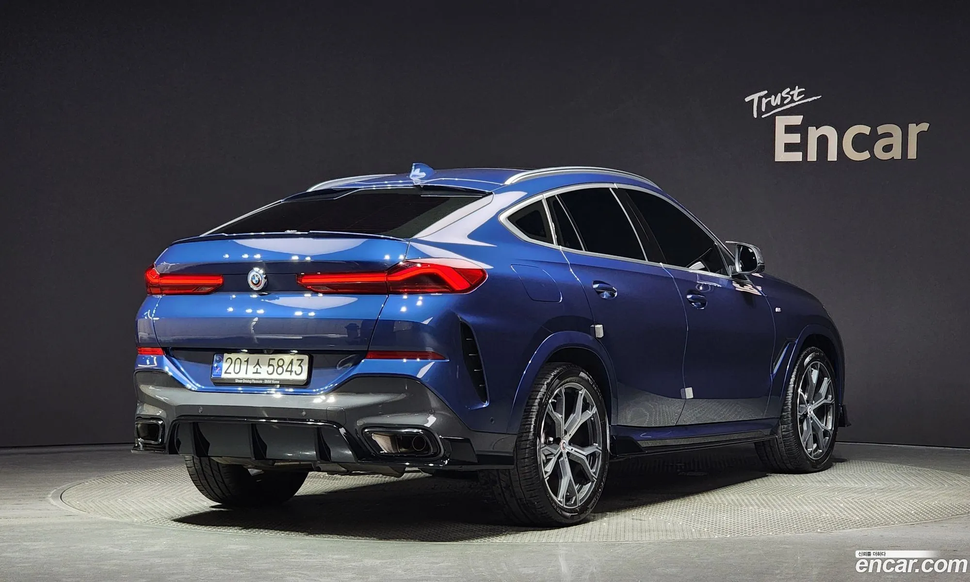 BMW X6 xDrive40I M Sports 2023 - фотография 18337449
