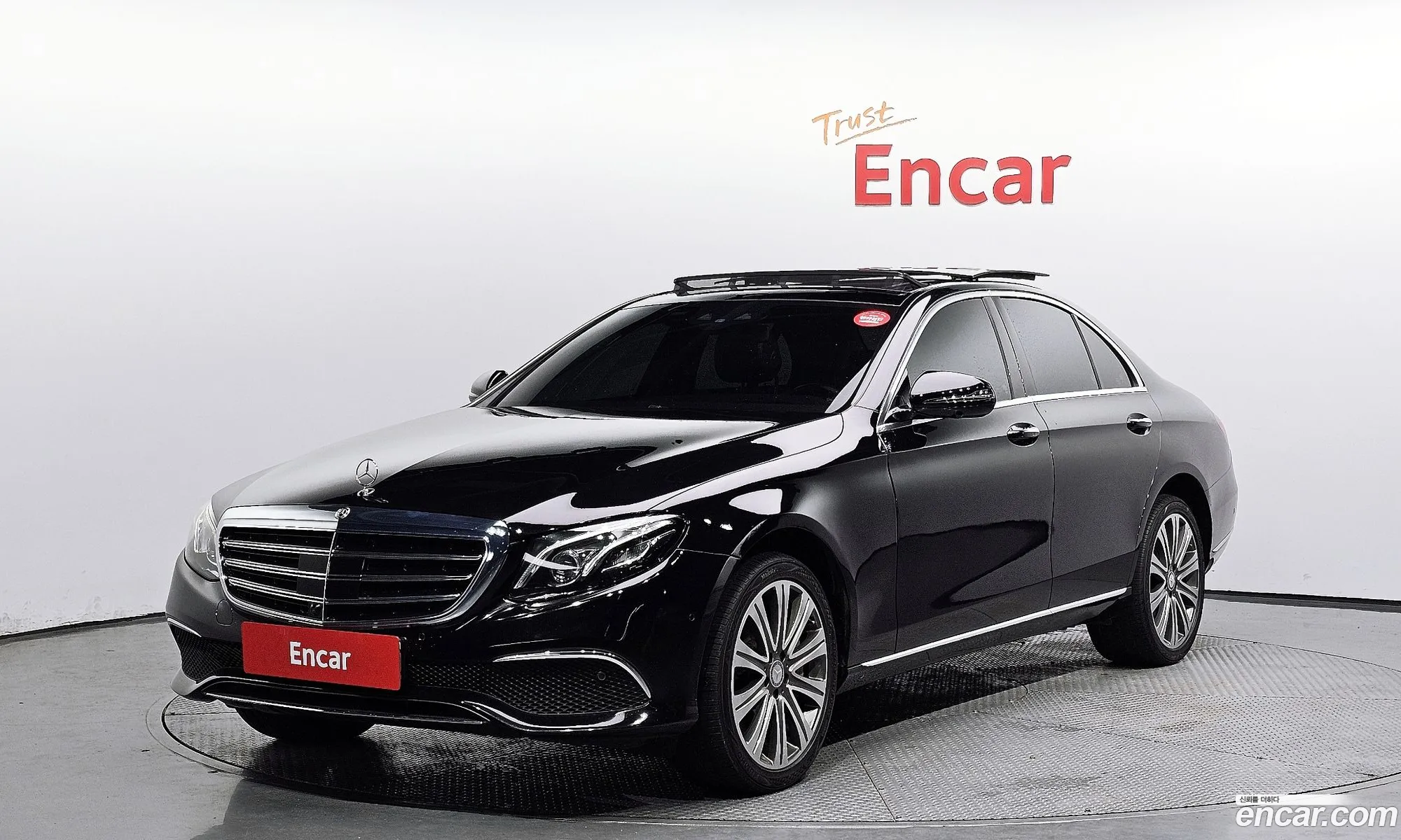 Mercedes-Benz E-Klasse E400 4Matic Exclusive 2017 - фотография 17143446