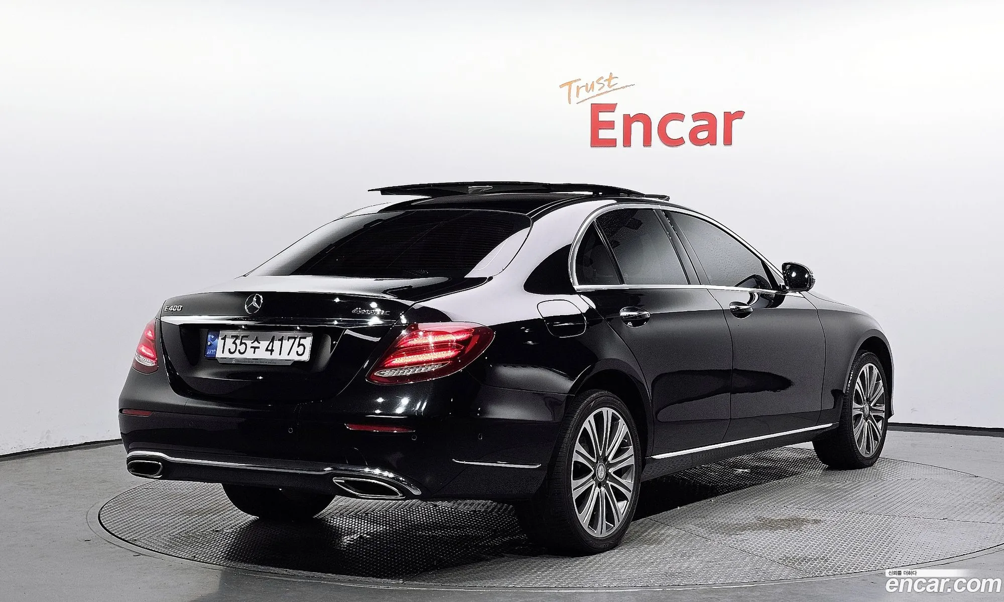 Mercedes-Benz E-Klasse E400 4Matic Exclusive 2017 - фотография 17143447