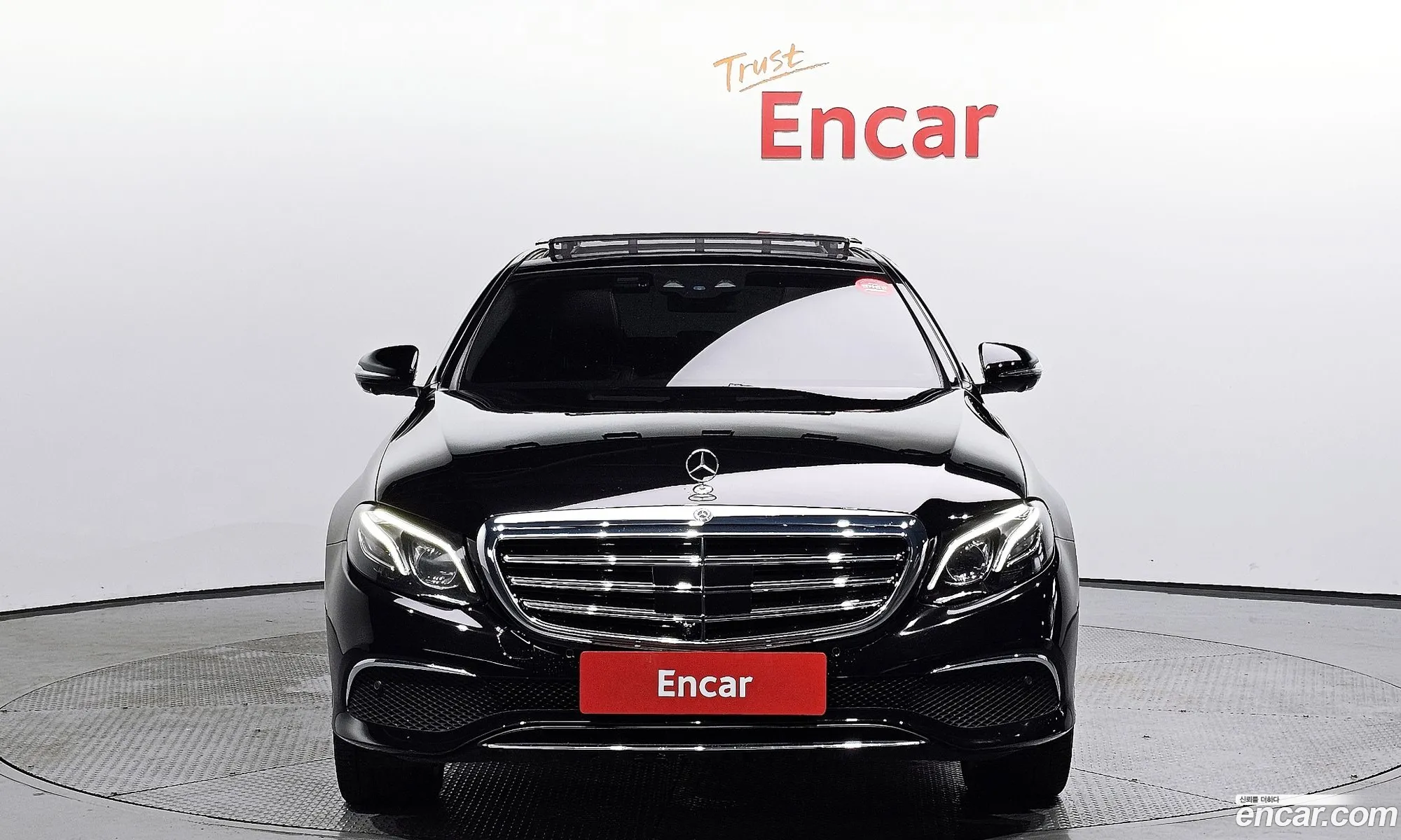 Mercedes-Benz E-Klasse E400 4Matic Exclusive 2017 - фотография 17143448