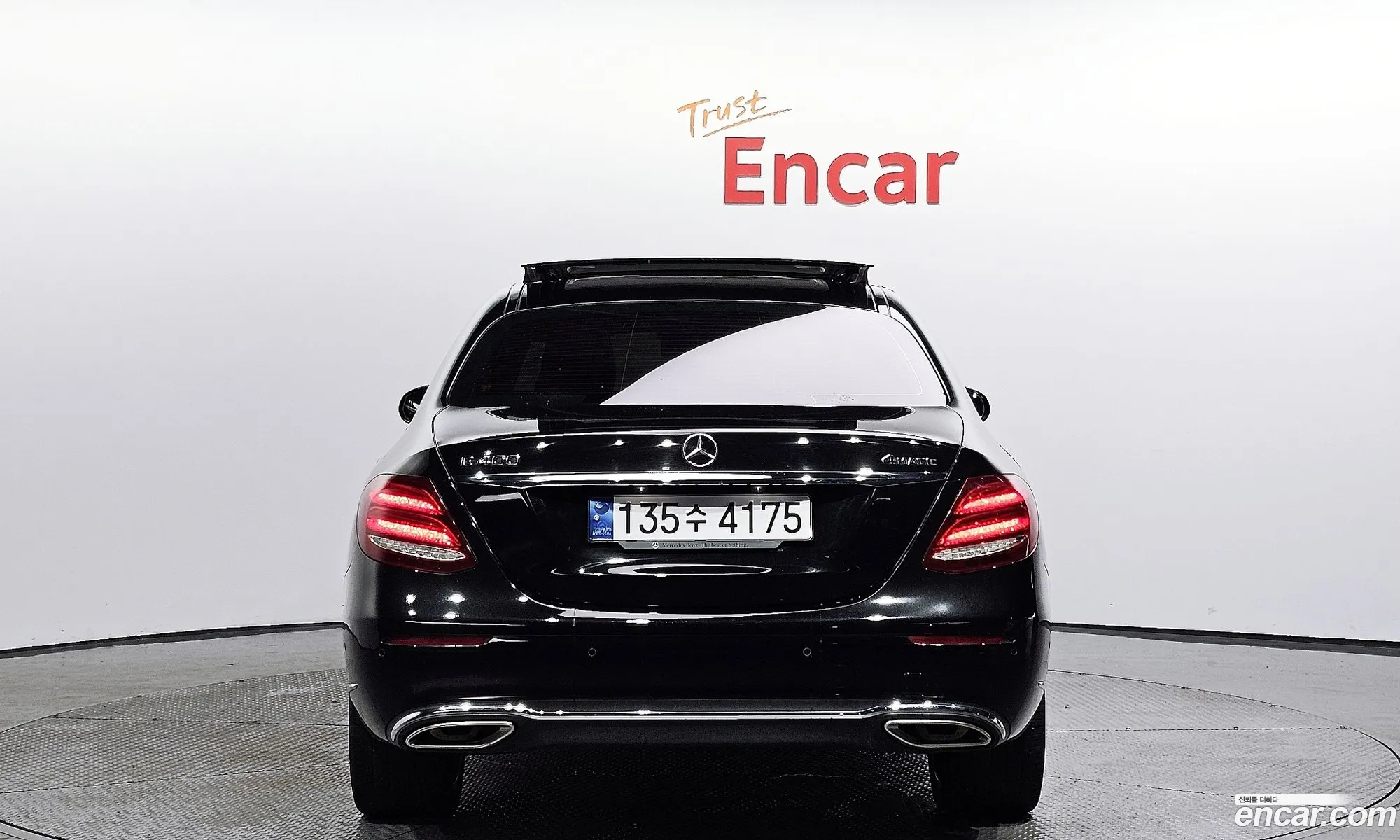 Mercedes-Benz E-Klasse E400 4Matic Exclusive 2017 - фотография 17143449
