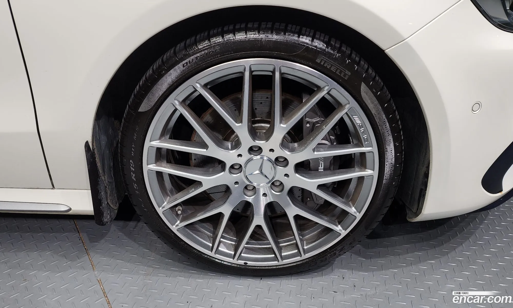 Mercedes-Benz A-Klasse A45 Amg 4Matic 2018 - фотография 16704895
