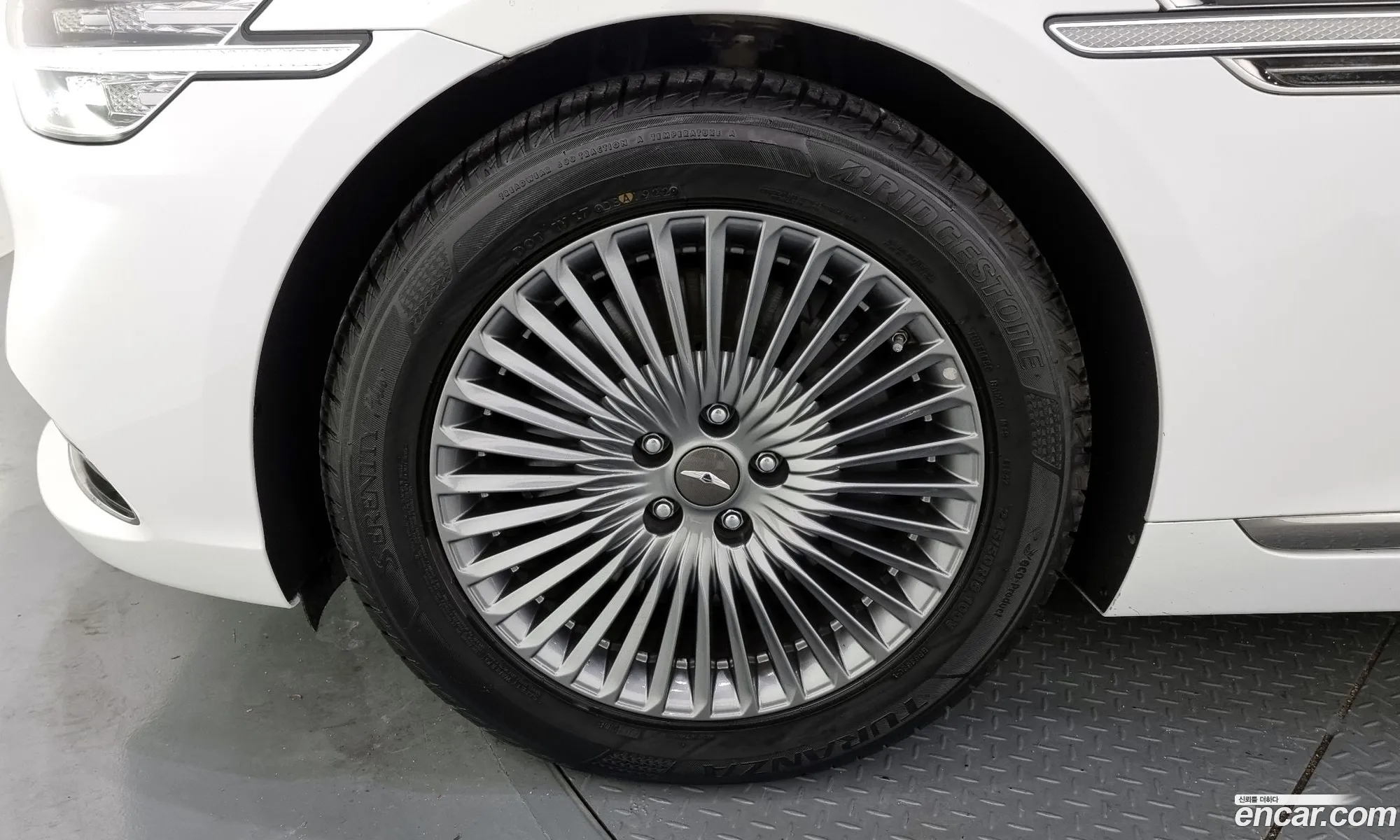 Genesis G90 I 38 Awd 2020 - фотография 567224